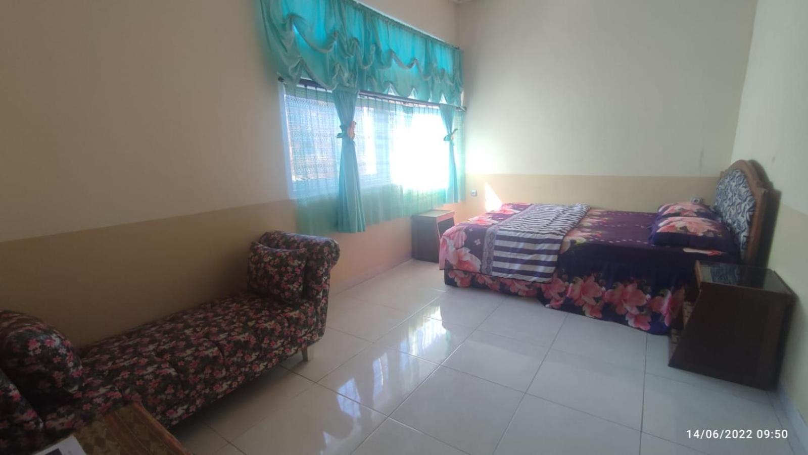 Deluxe Double Room with Bath - Photo 10