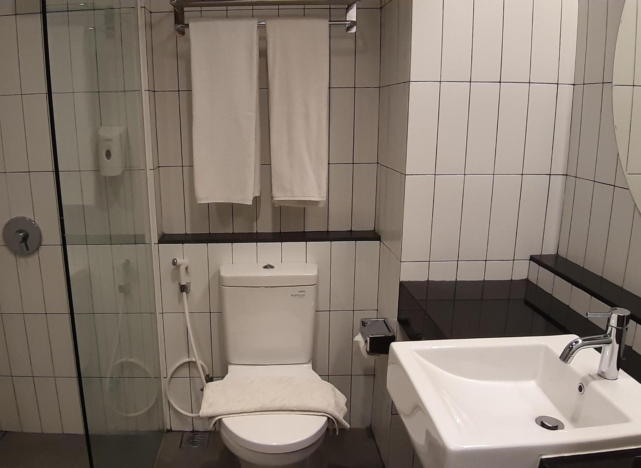 Deluxe Twin Room - Photo 8
