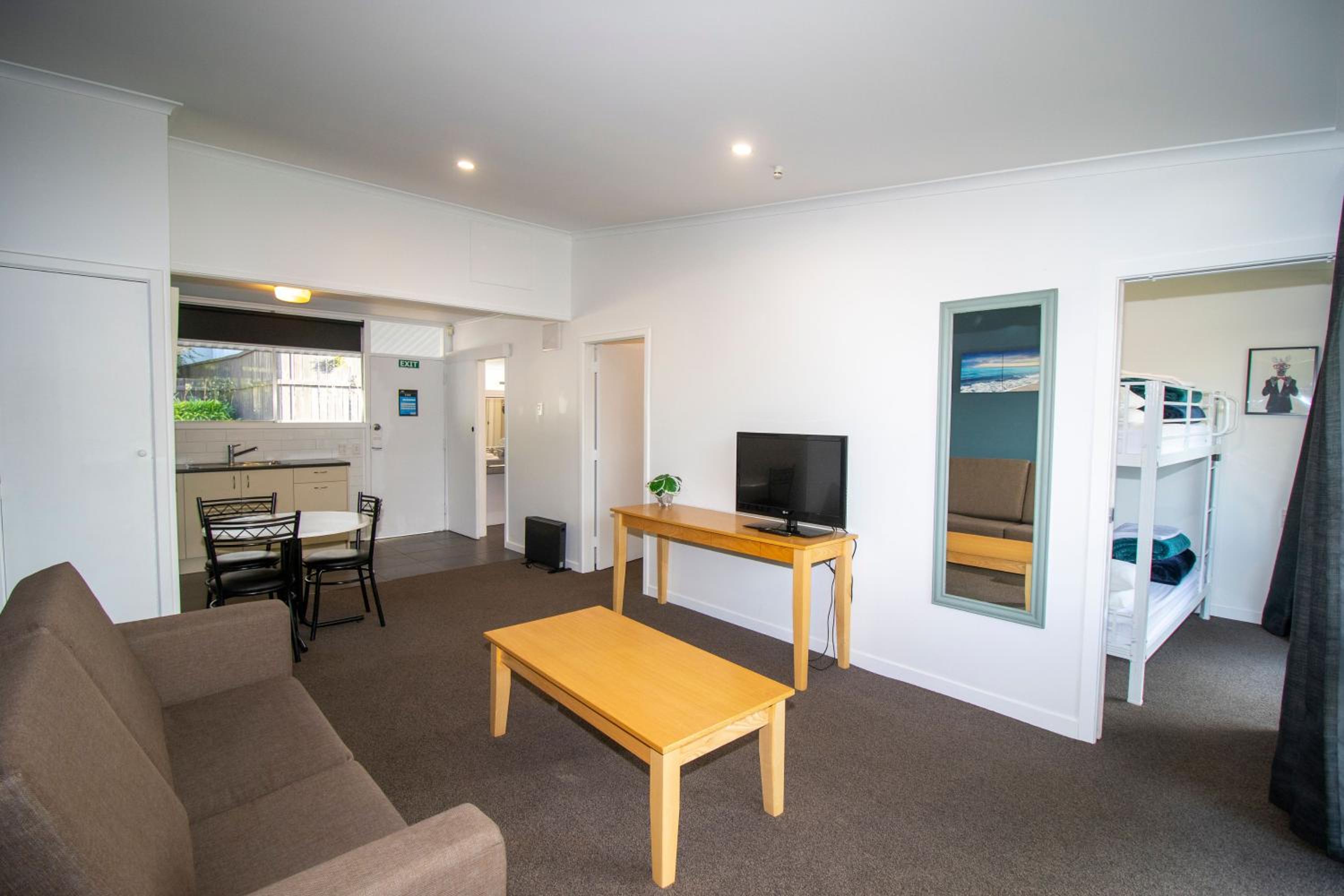 Family Room - Photo 6