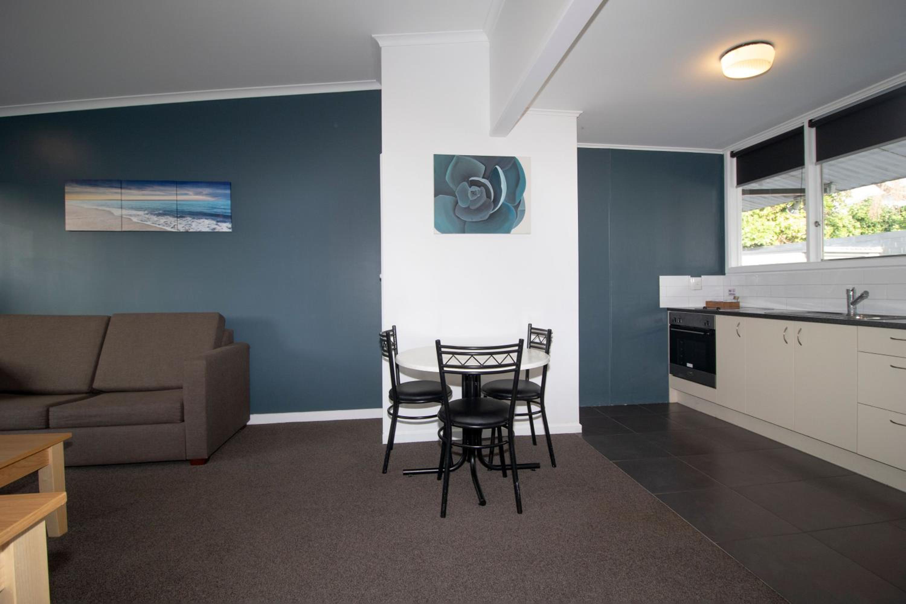 Family Room - Photo 7