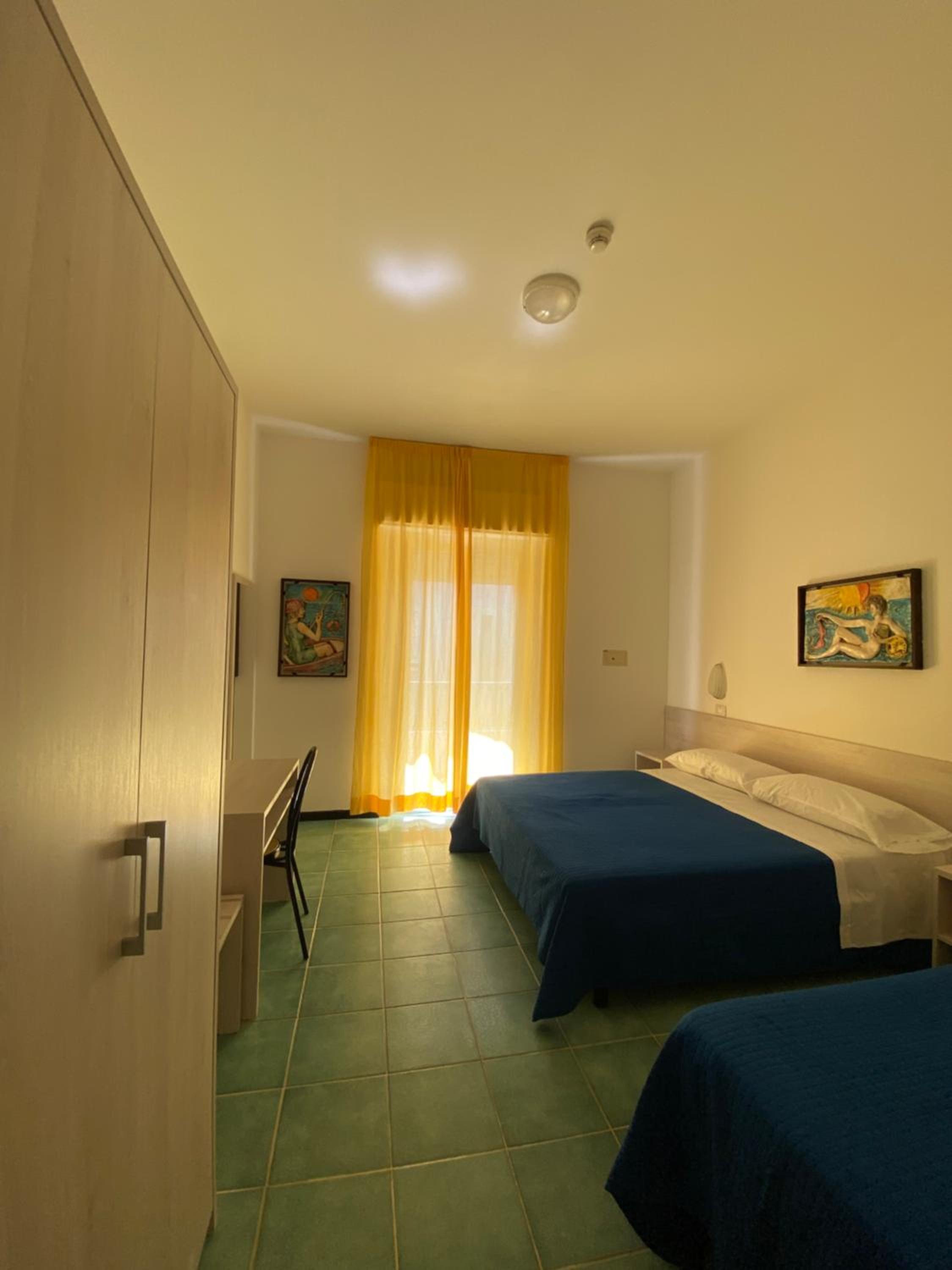 Standard Triple Room with Balcony - Photo 6
