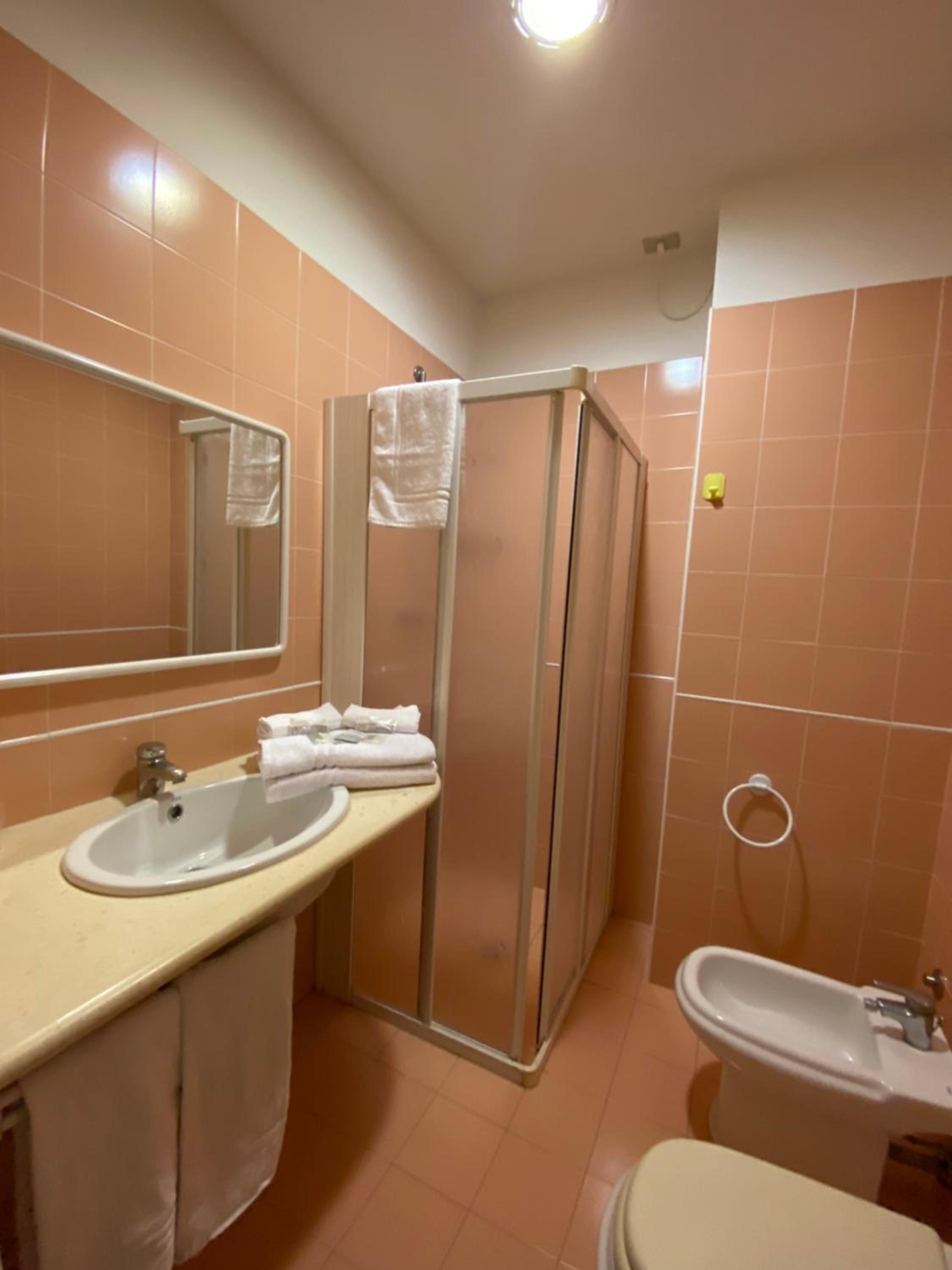 Economy Double or Twin Room with Balcony - Photo 2