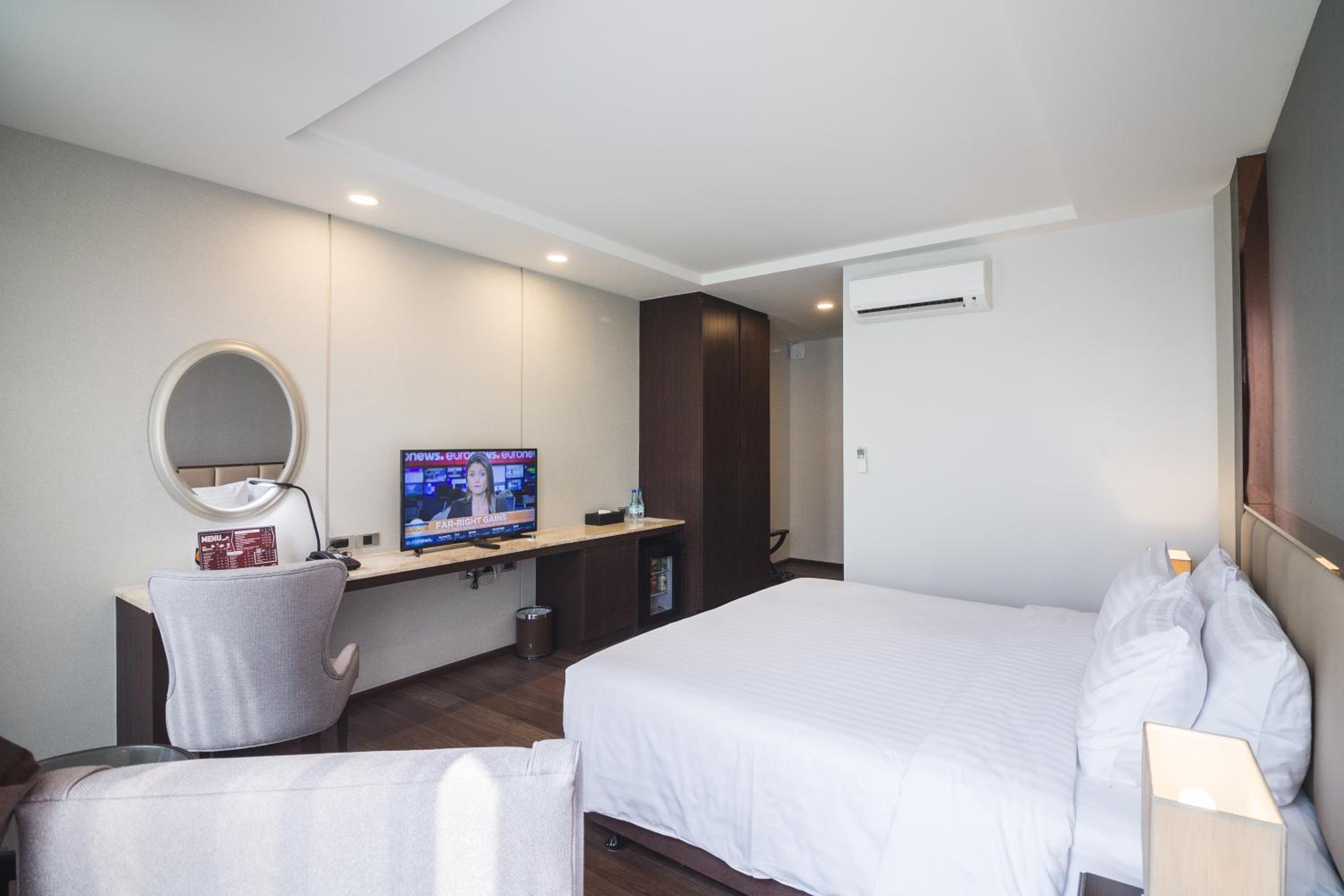 Deluxe King Room photo 3