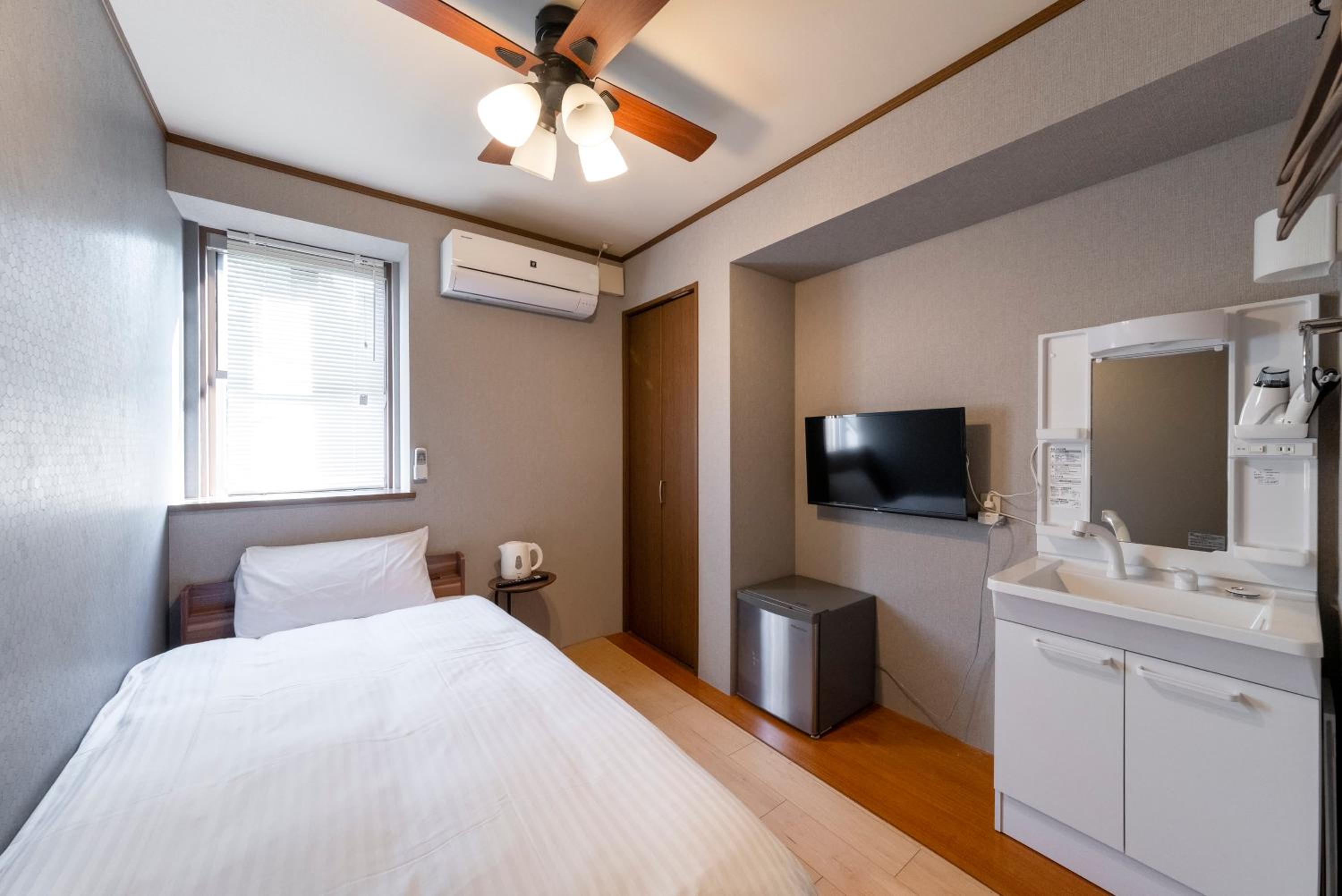 Deluxe Single Room