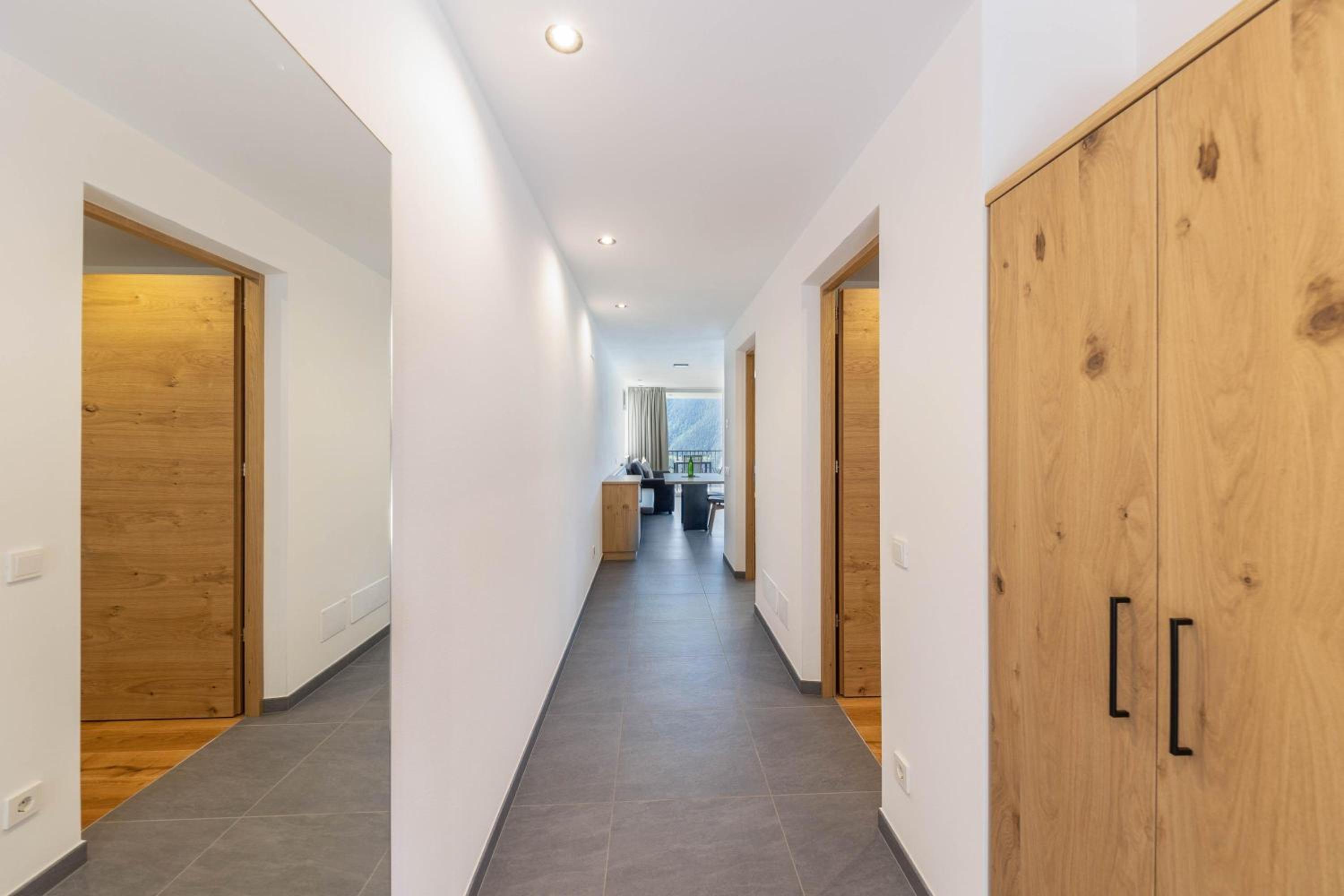 Two-Bedroom Deluxe Apartment with Garden View photo 2