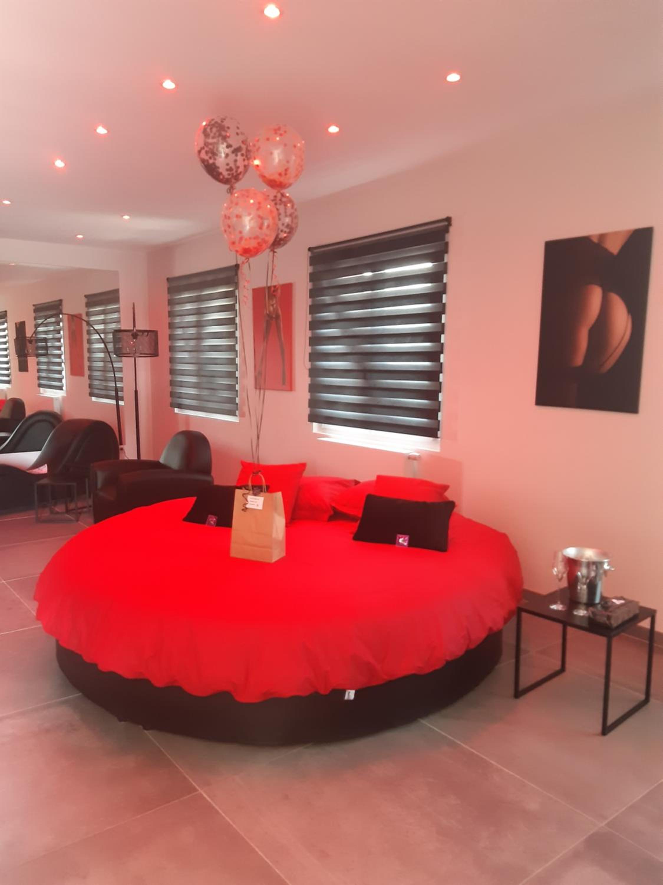 King Room with Spa Bath - Photo 2