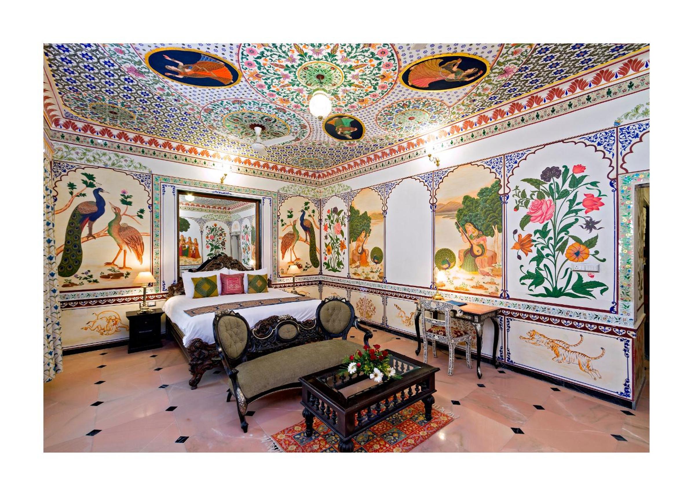 Palace Room - Photo 2