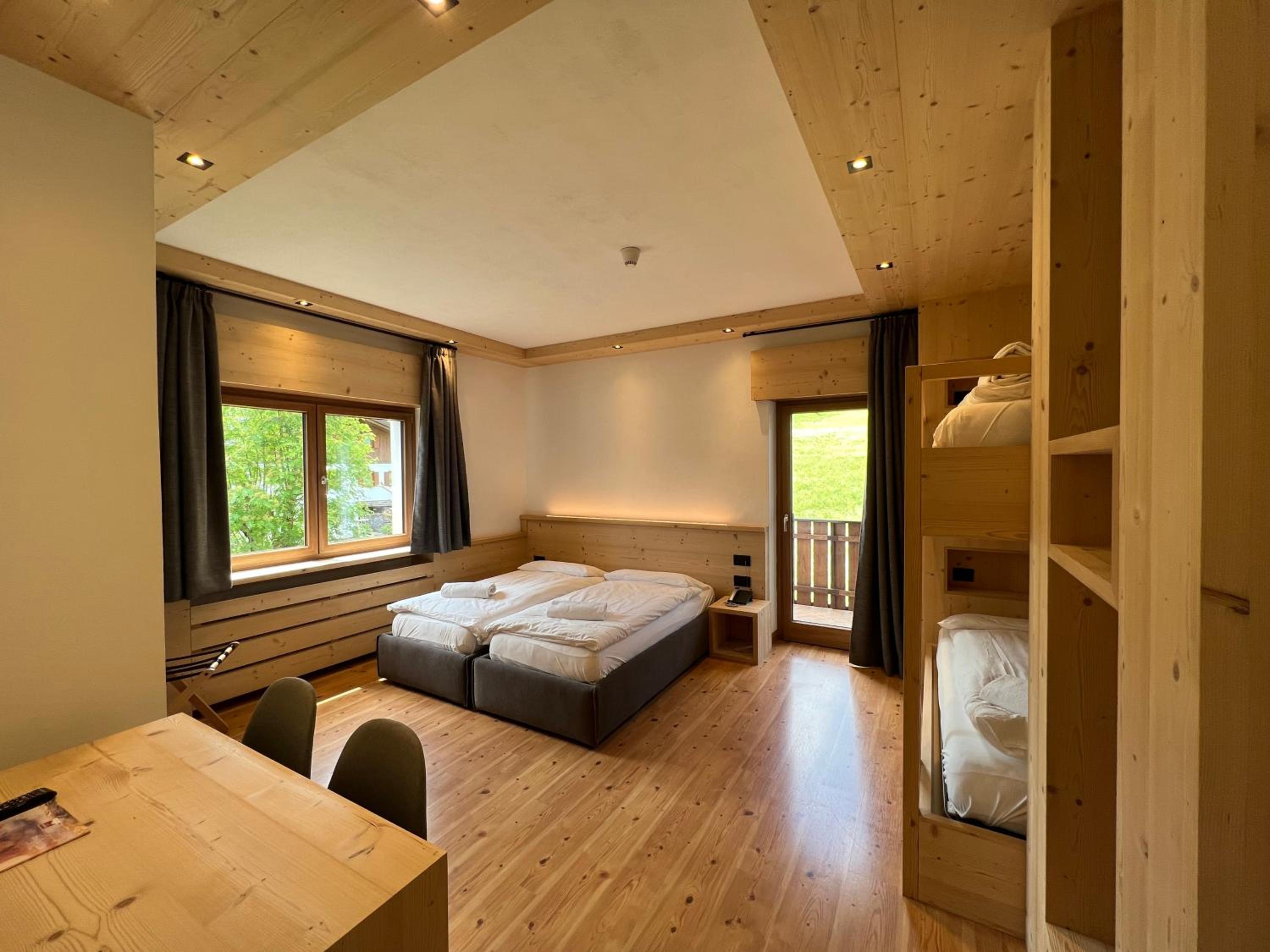 Quadruple Room with Balcony photo 1