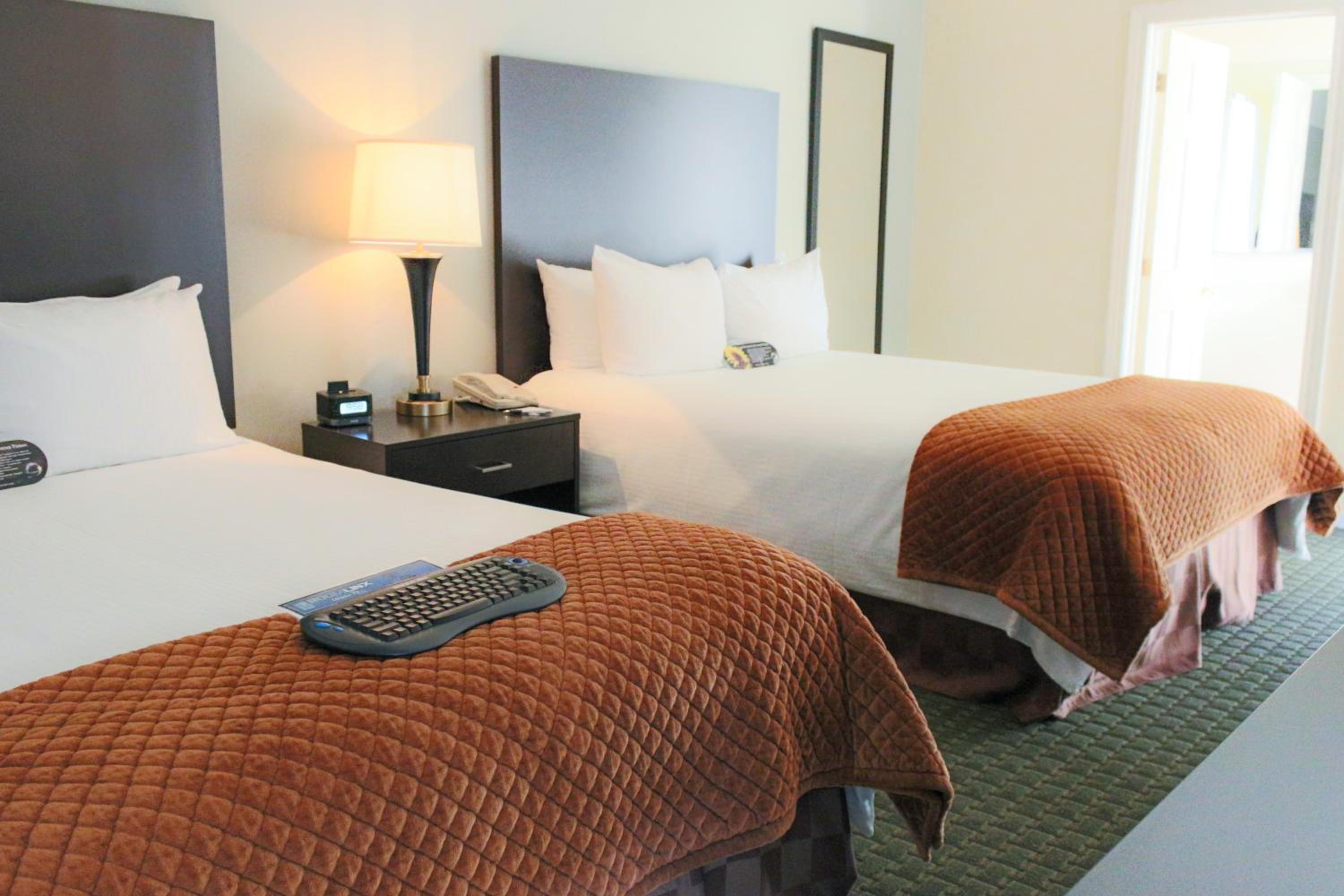 Deluxe Queen Room with Two Queen Beds - Photo 2