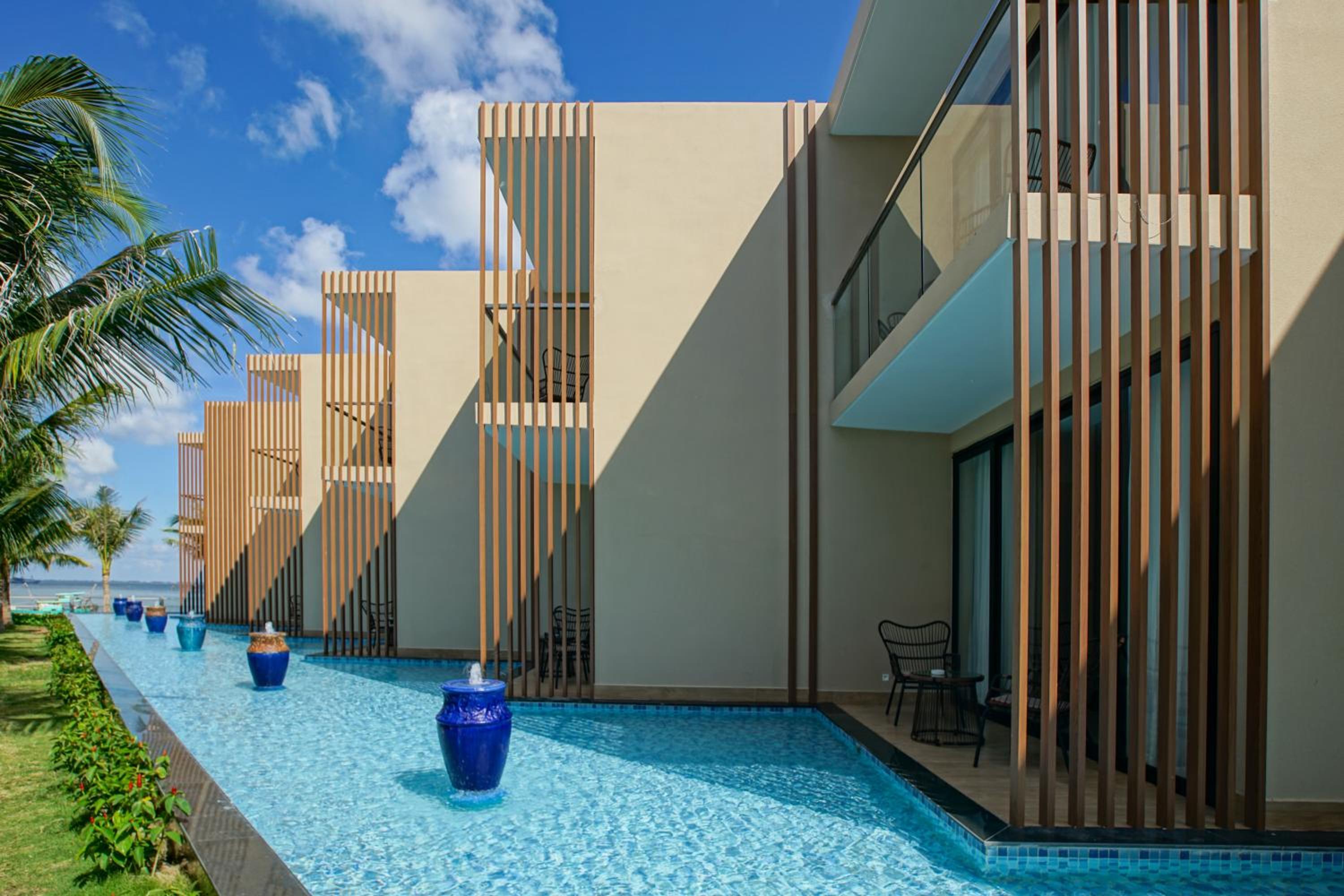 Deluxe Double Room with Balcony - Photo 16