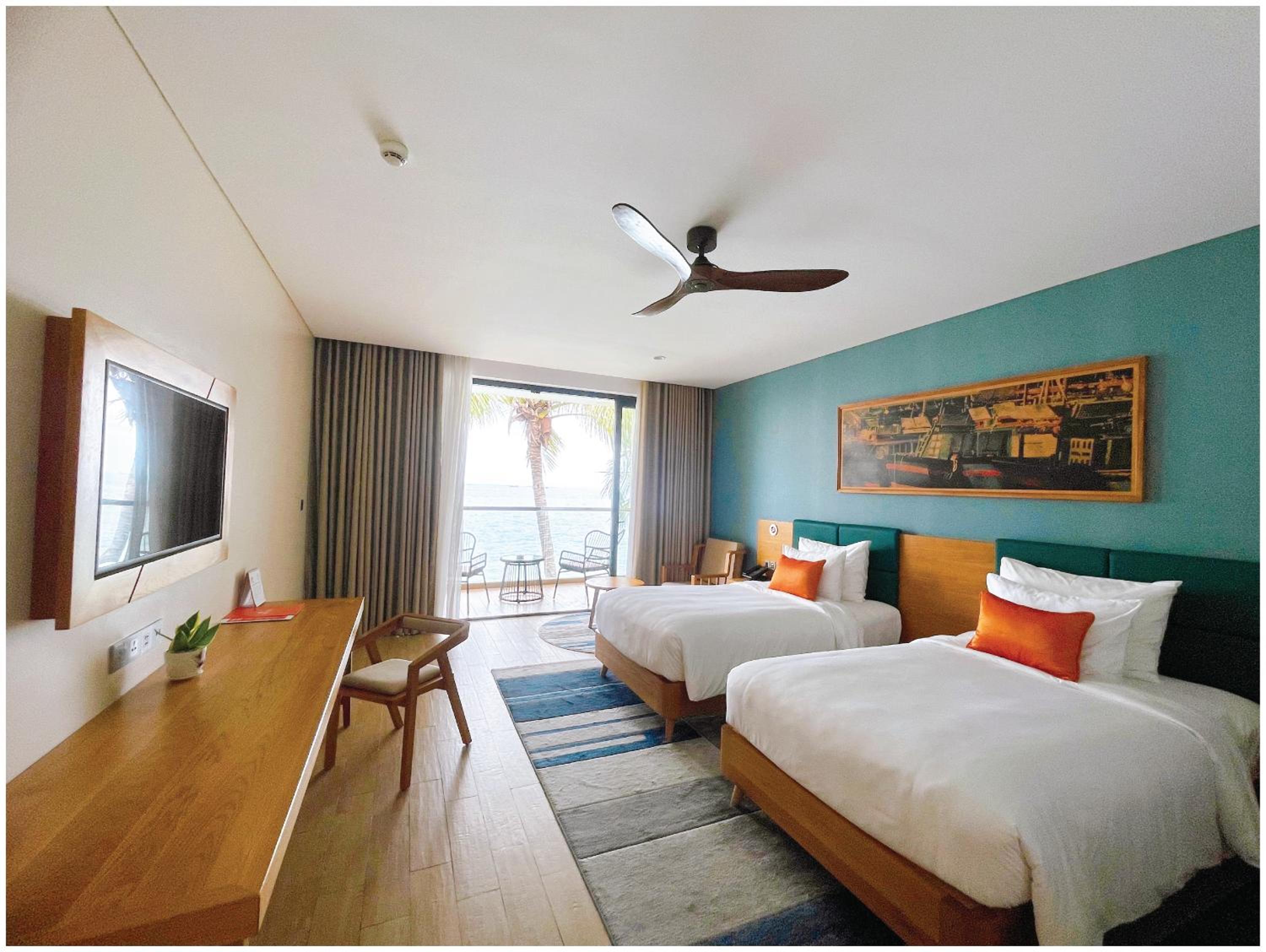 Bungalow Premier Twin Room with Balcony and Ocean View - Photo 14