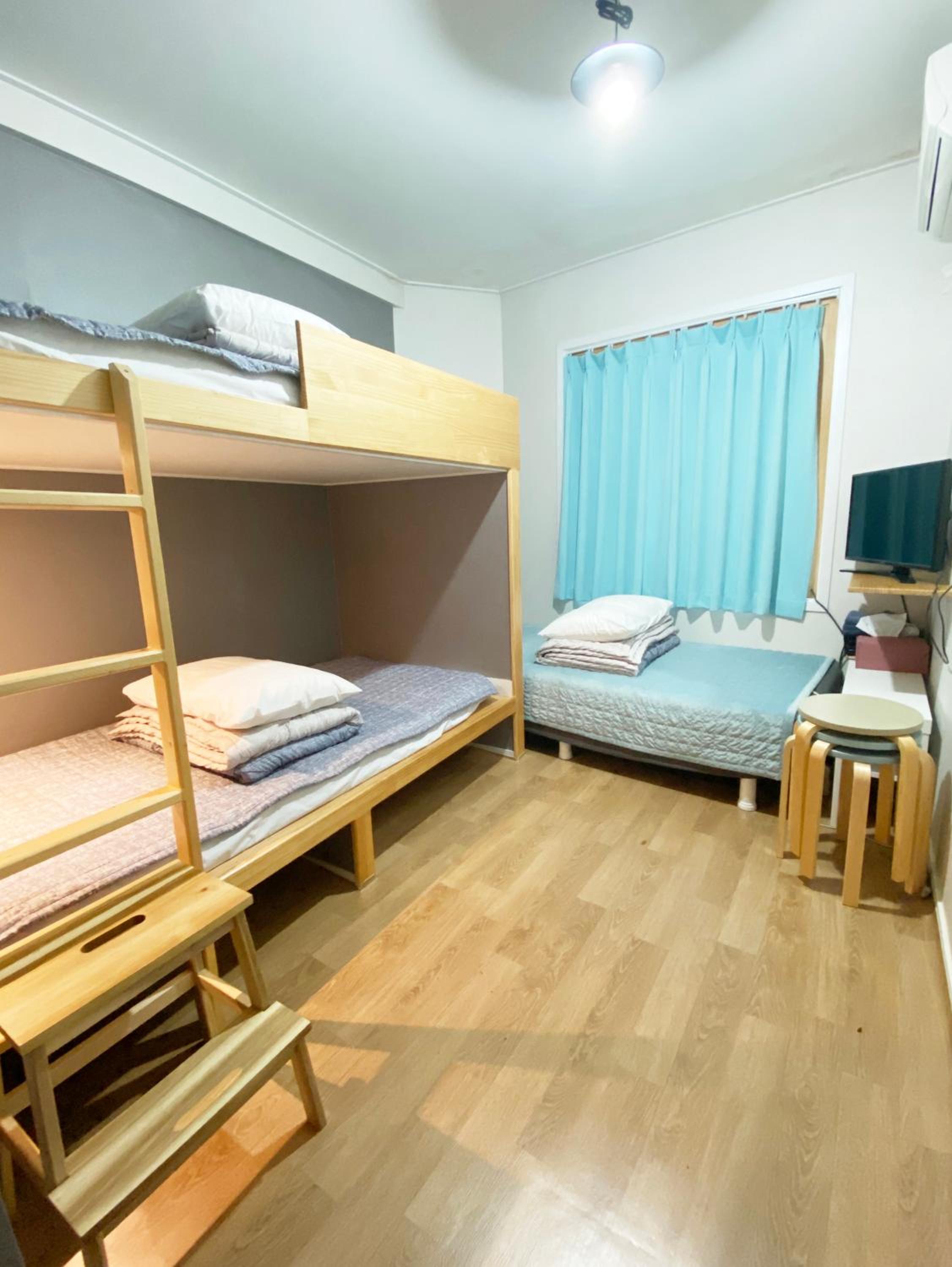 Economy Triple Room - Photo 7