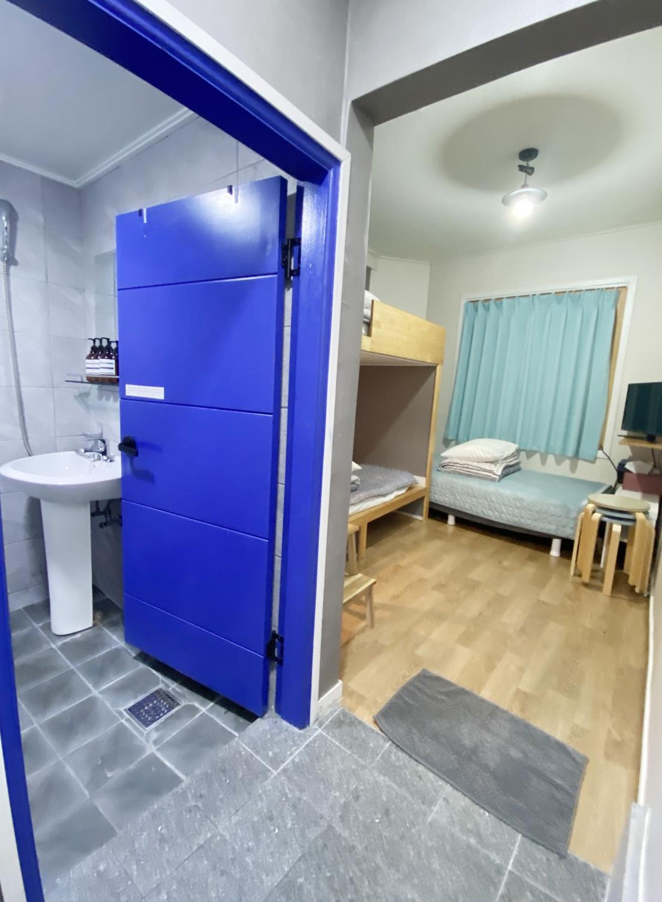Economy Triple Room - Photo 6