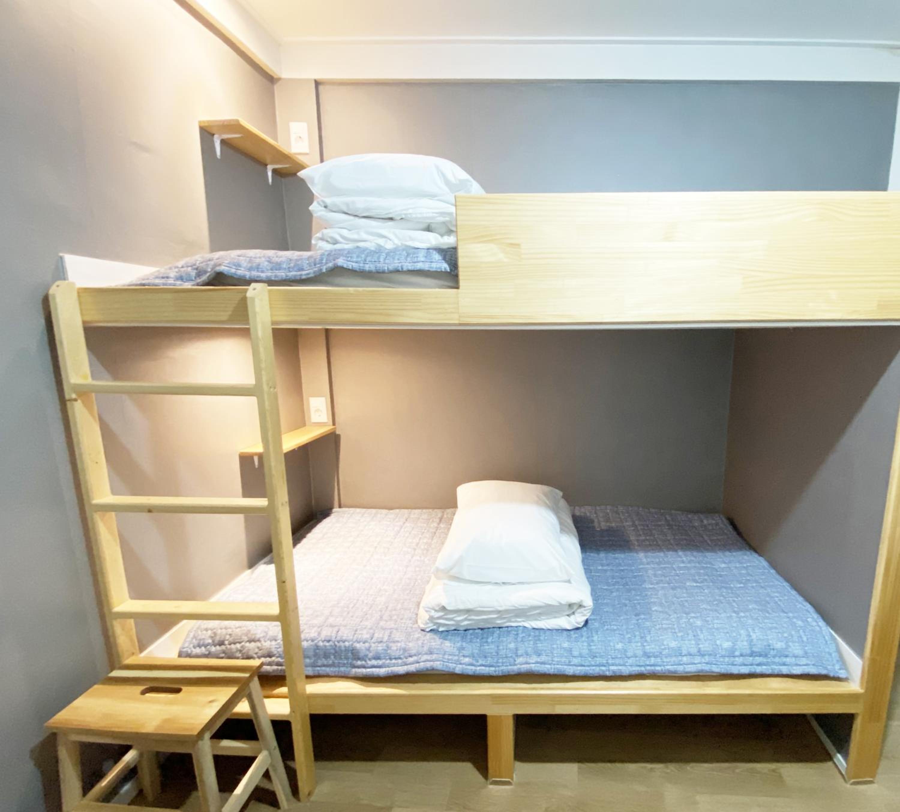 Economy Triple Room - Photo 8