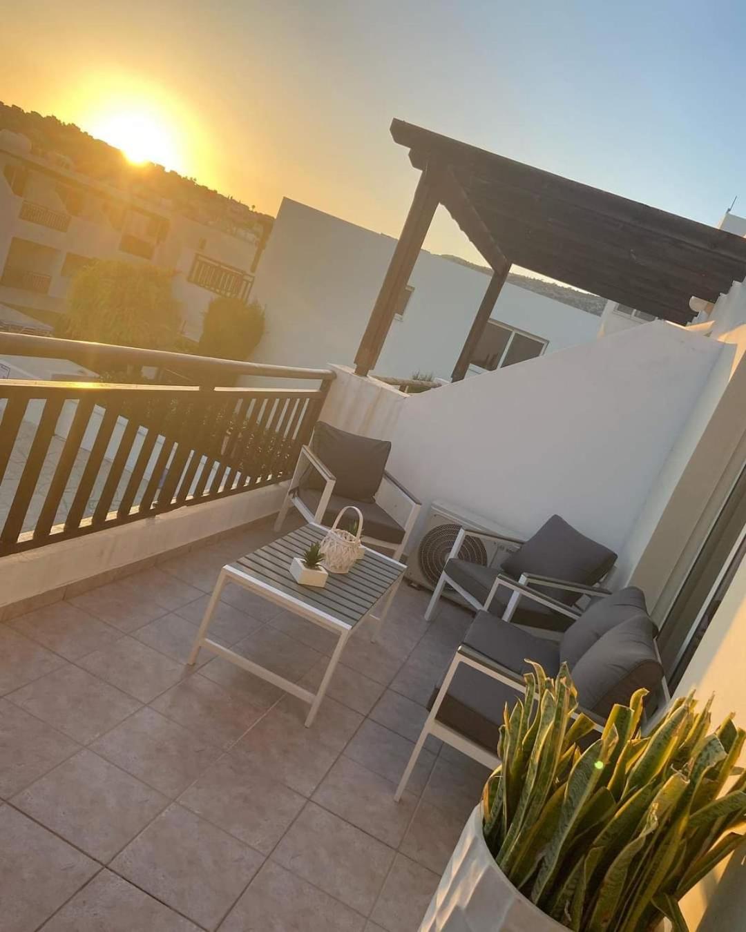 Apartment with Pool View photo 2