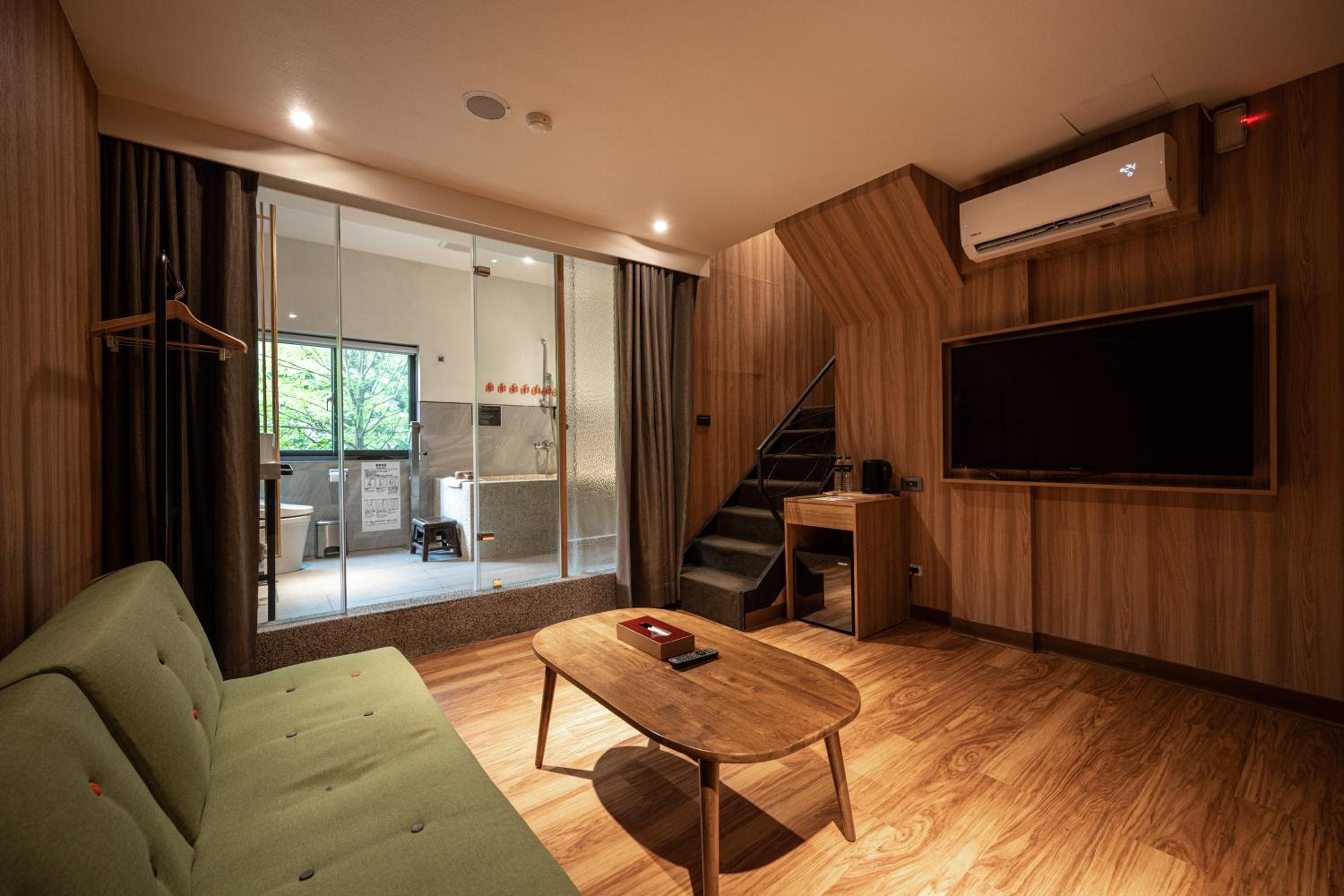 Duplex Suite - Photo 2