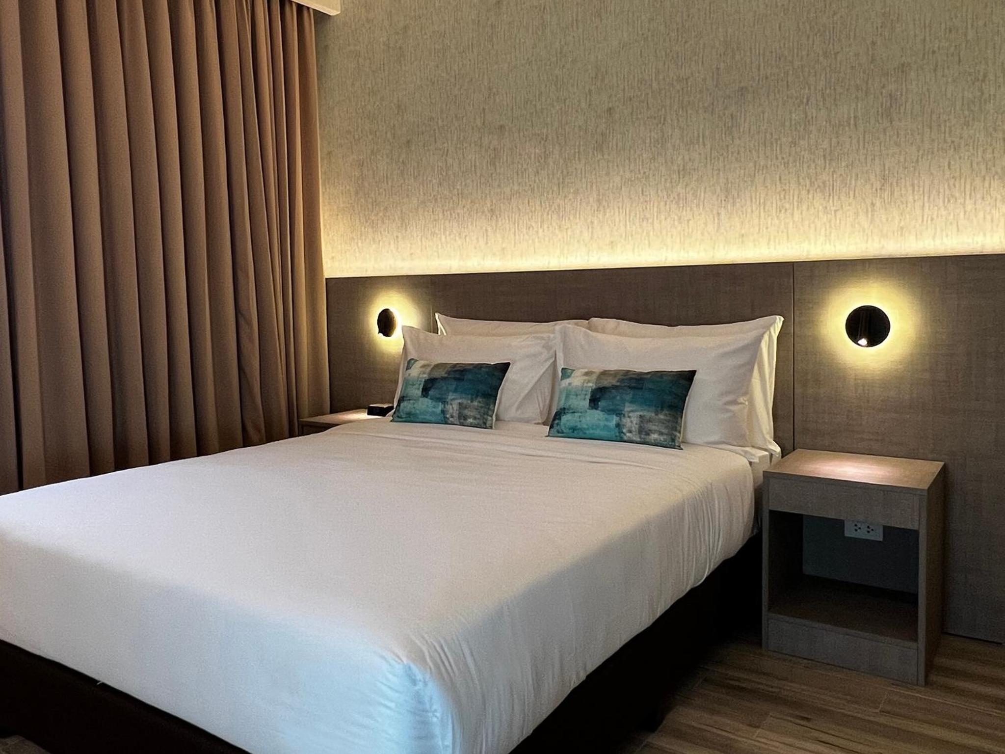 Deluxe Queen Room - Photo 1