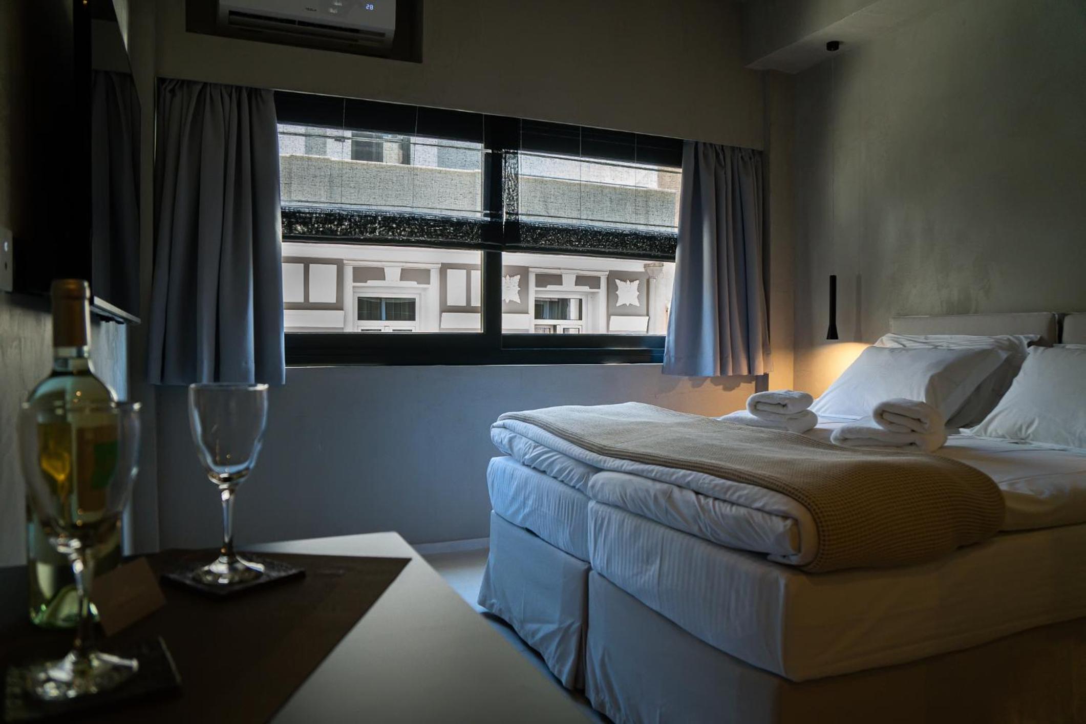 Deluxe Double or Twin Room with City View