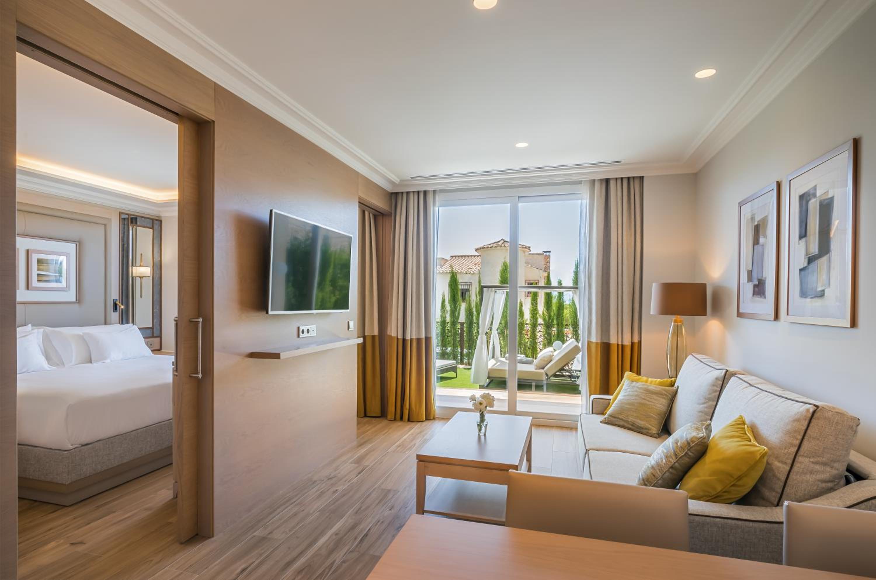 Deluxe Junior Suite - Photo 4