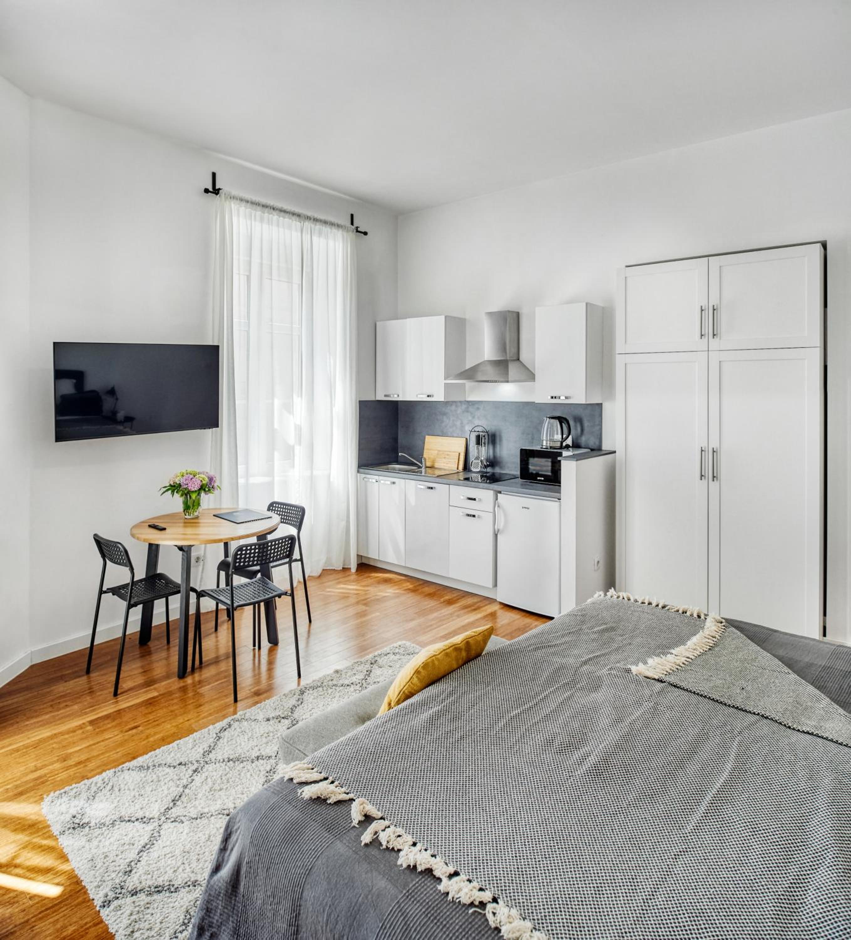 Studio Apartment with Balcony