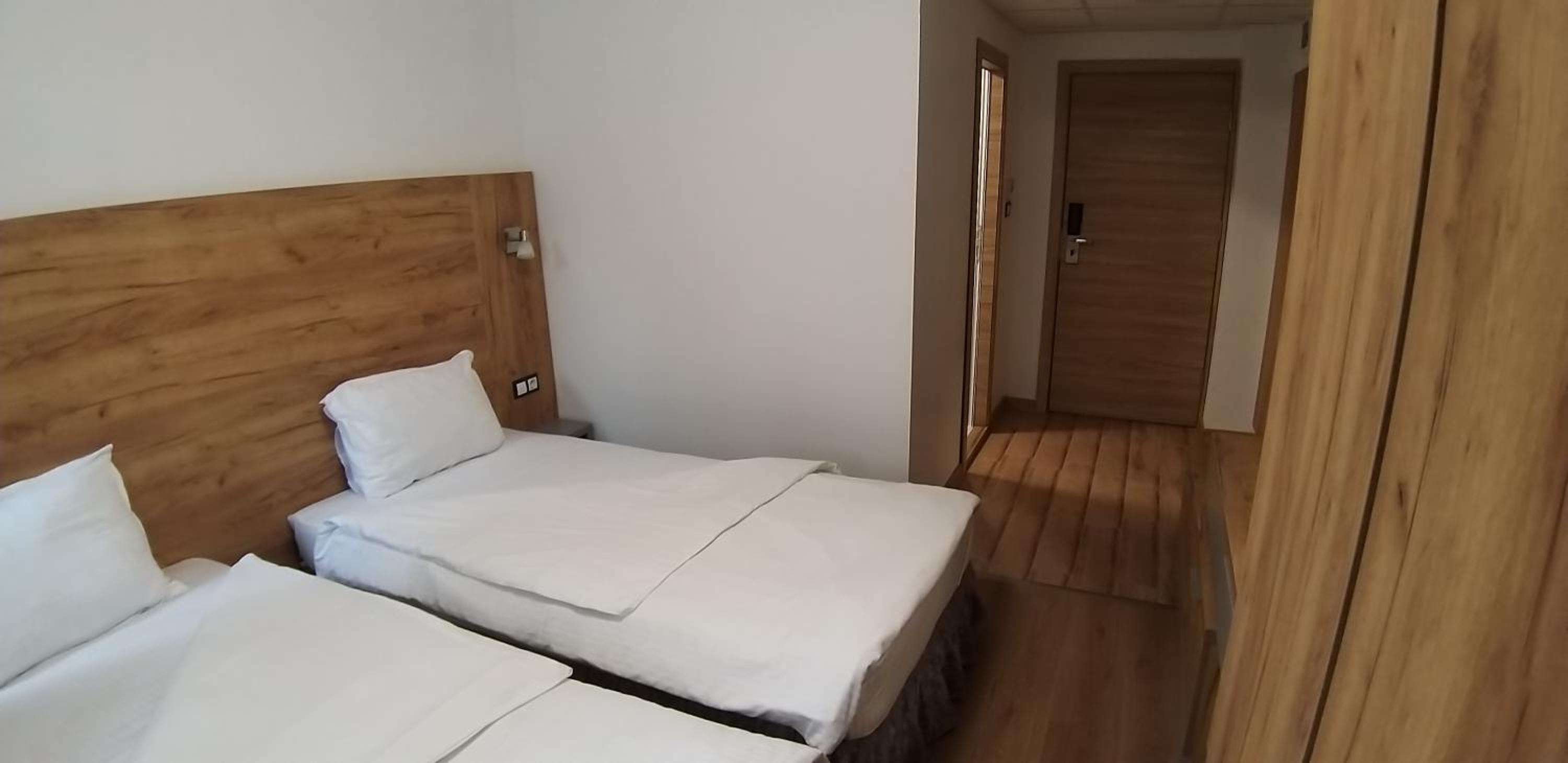 Deluxe Double or Twin Room - Photo 3
