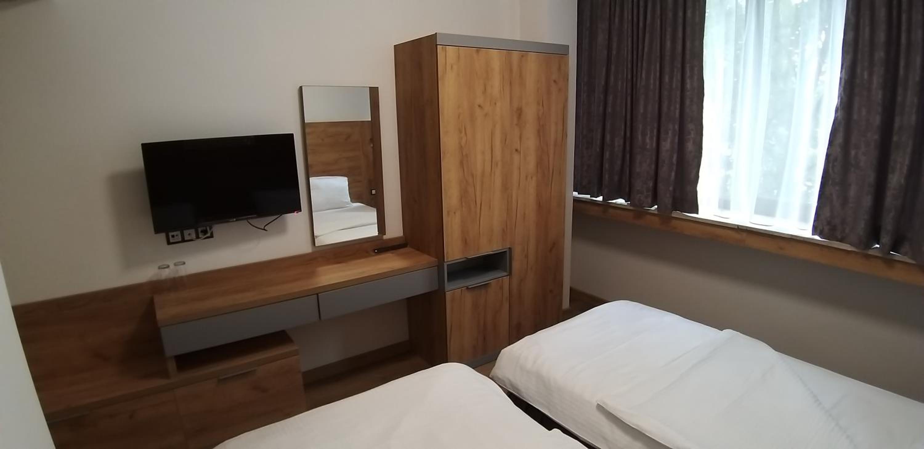 Deluxe Double or Twin Room - Photo 5