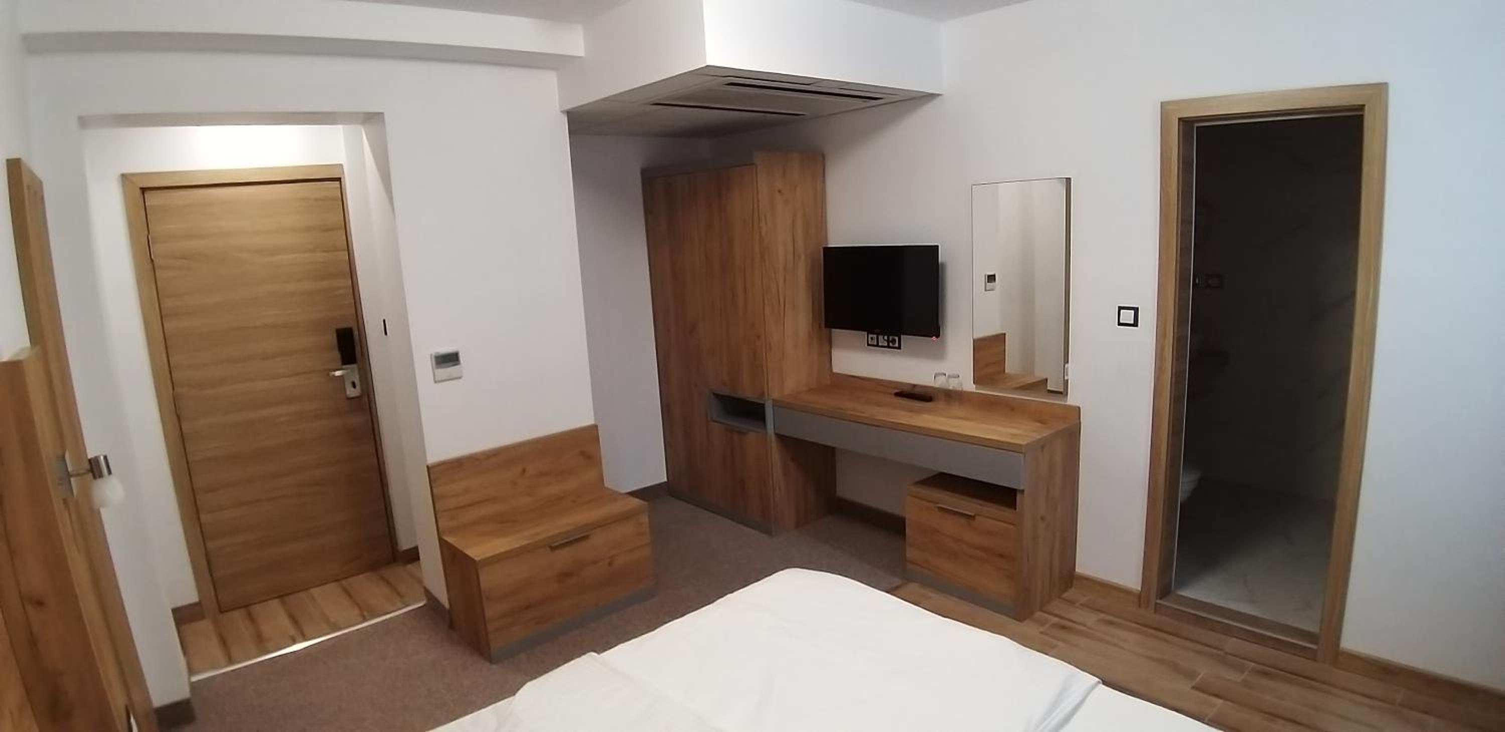 Standard King Room - Photo 3