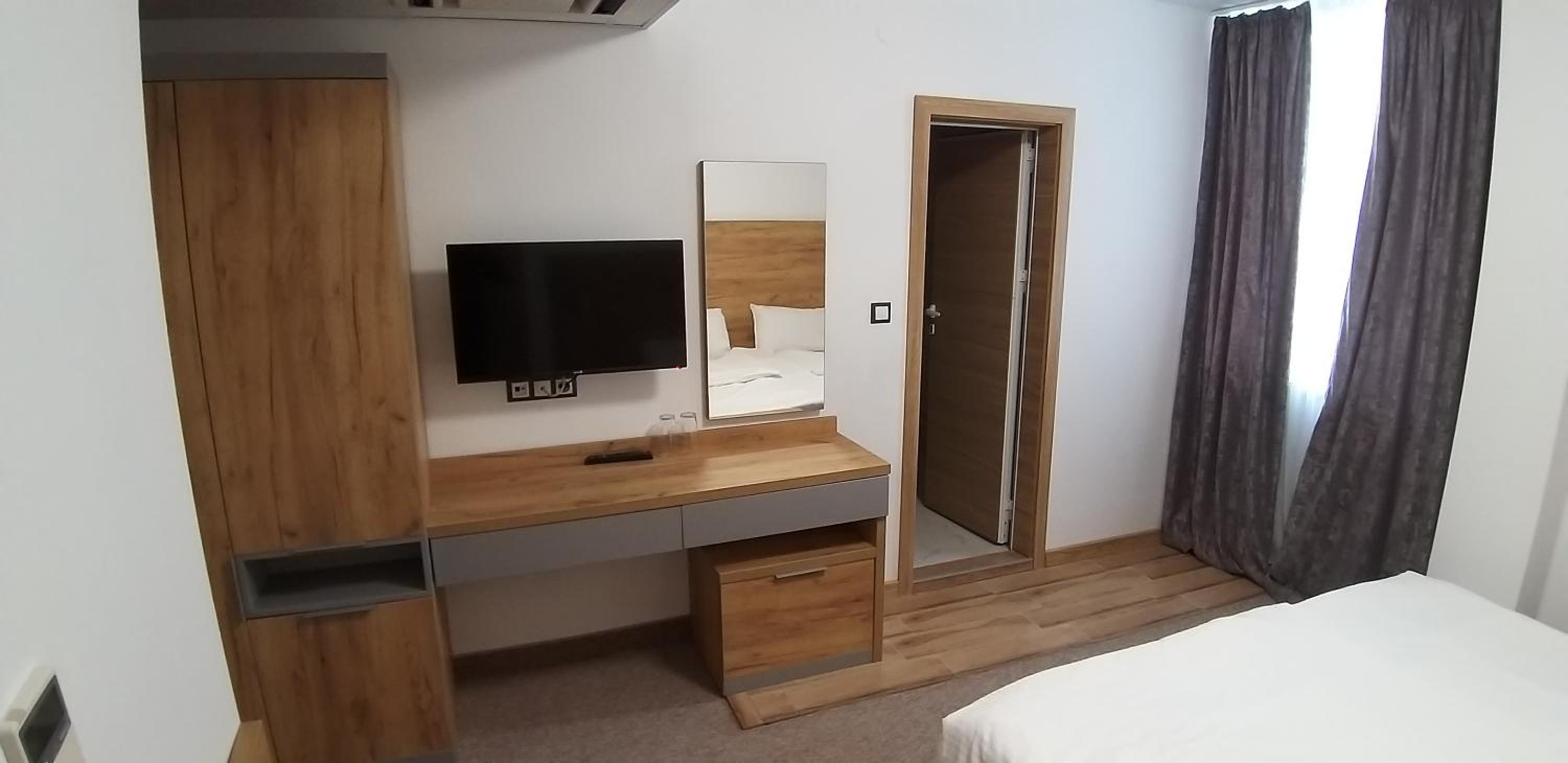 Standard King Room - Photo 6