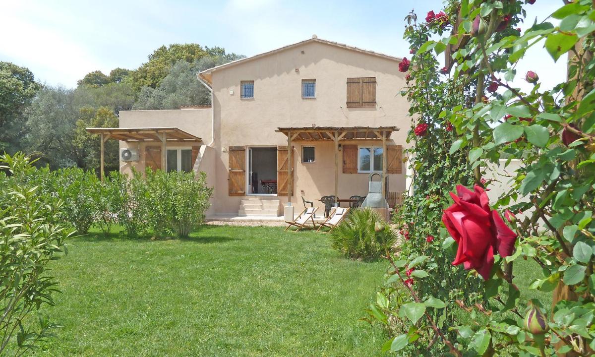 Apartment with Garden View