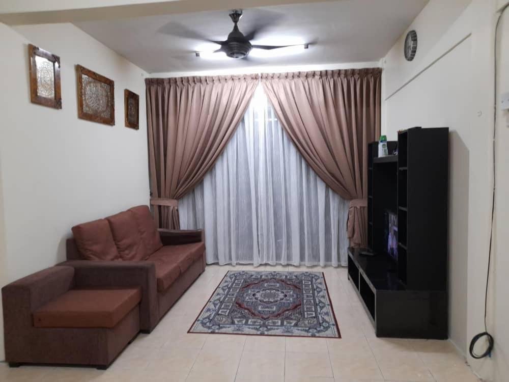 Three-Bedroom Apartment photo 1