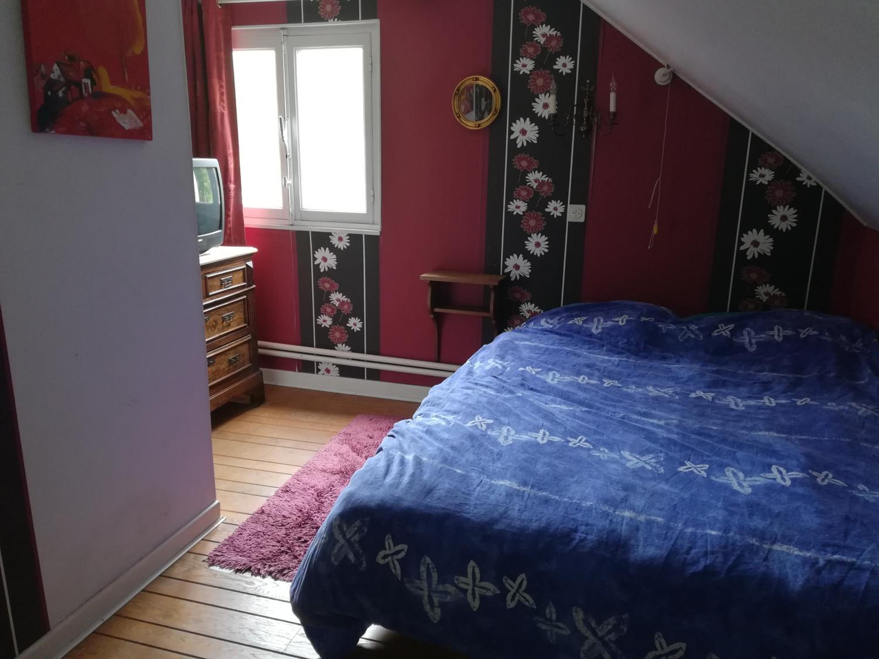 Five-Bedroom House photo 1