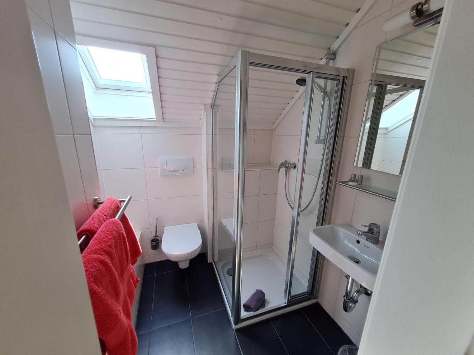 Twin Room with Balcony - Photo 9