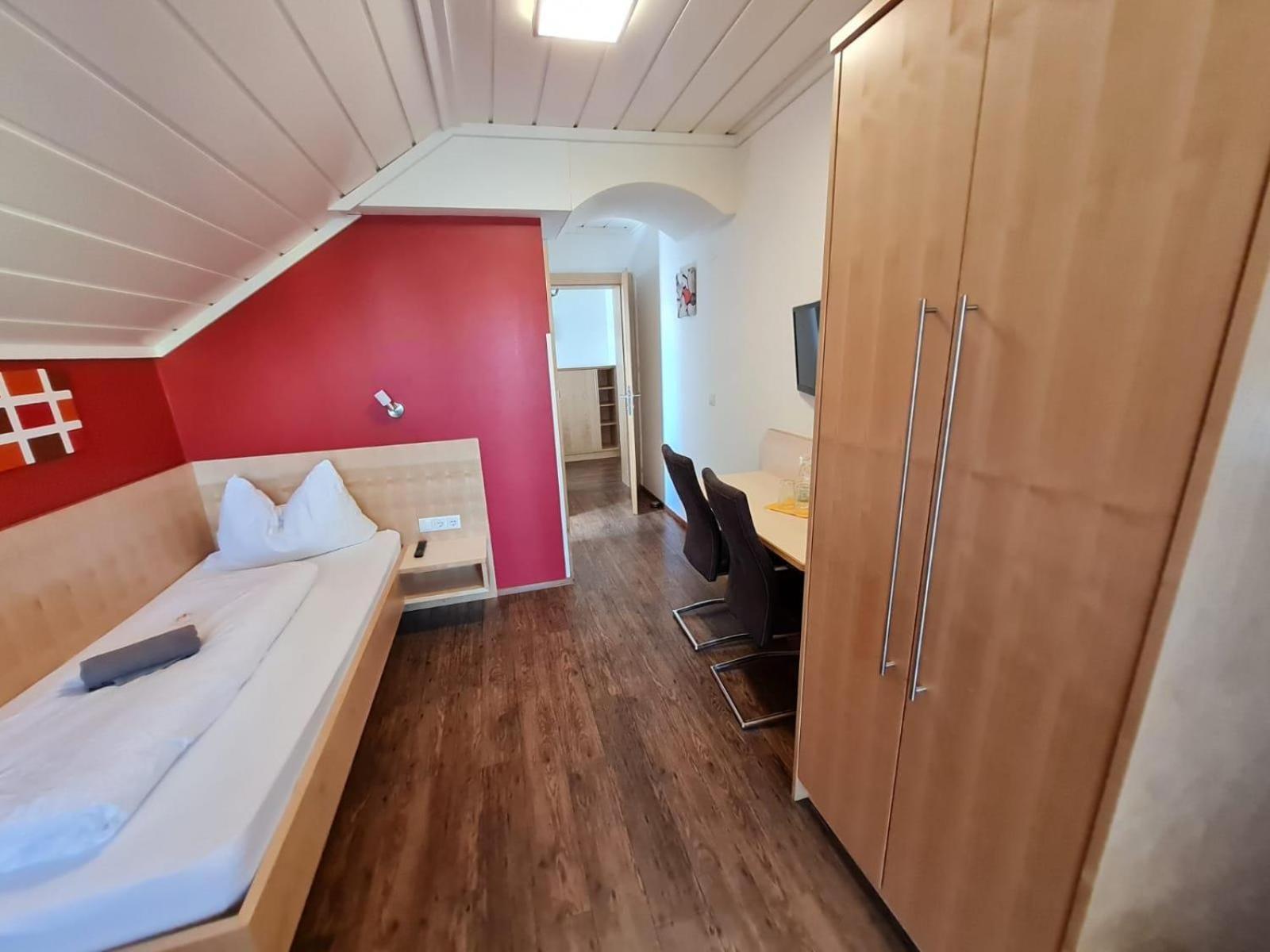 Twin Room with Balcony - Photo 1