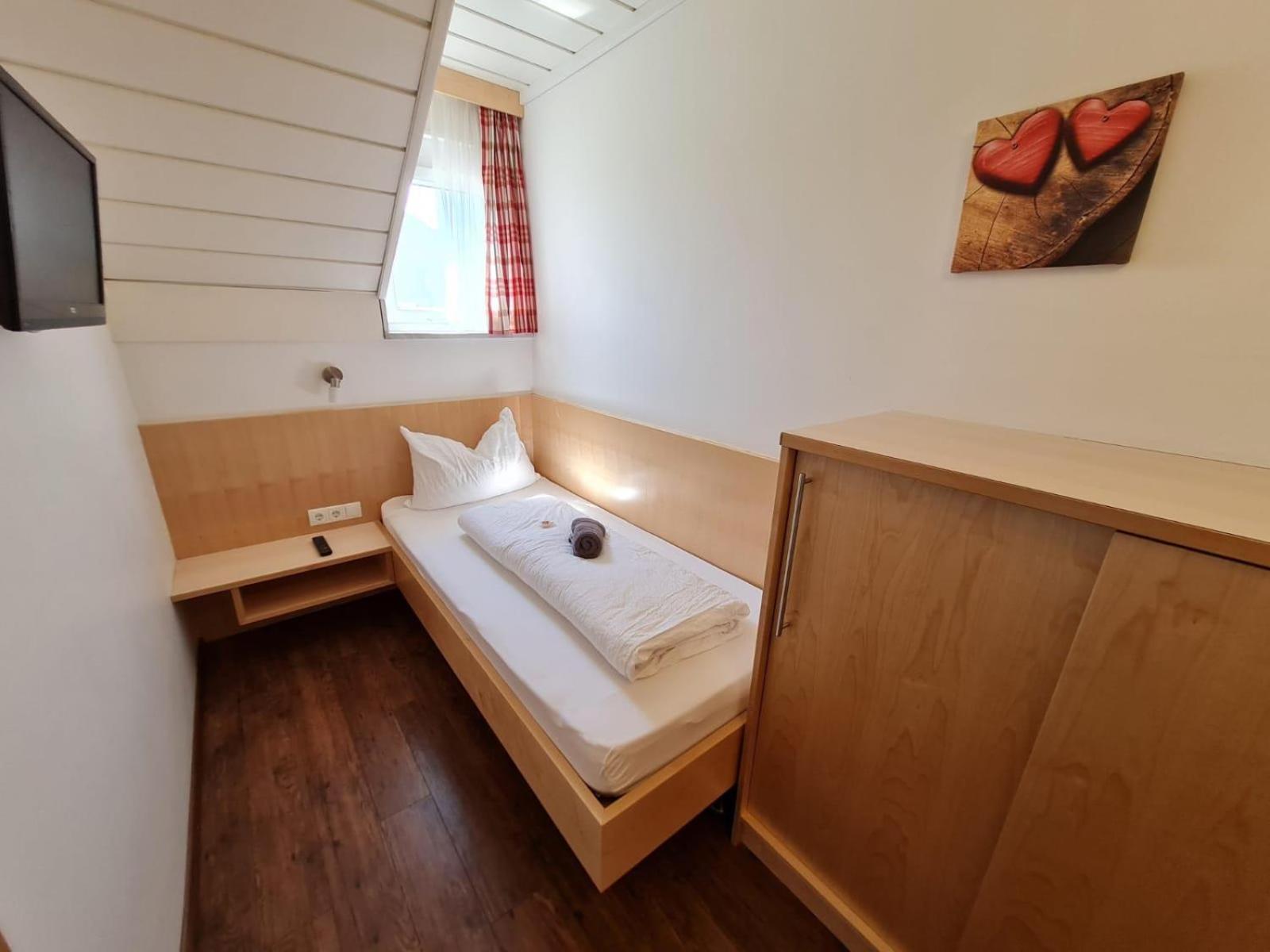 Twin Room with Balcony - Photo 15