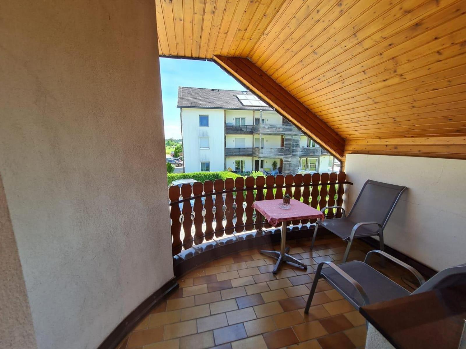 Twin Room with Balcony - Photo 11