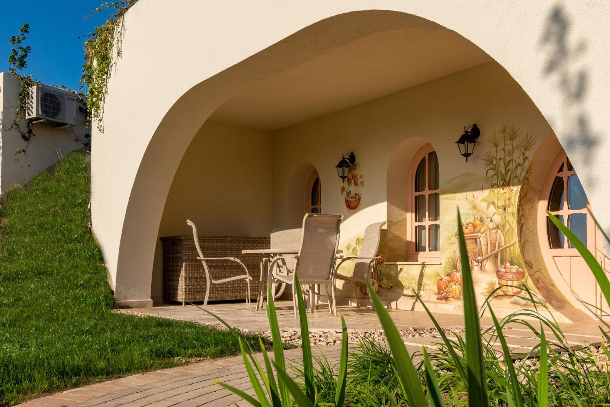 Deluxe Bungalow - Photo 3