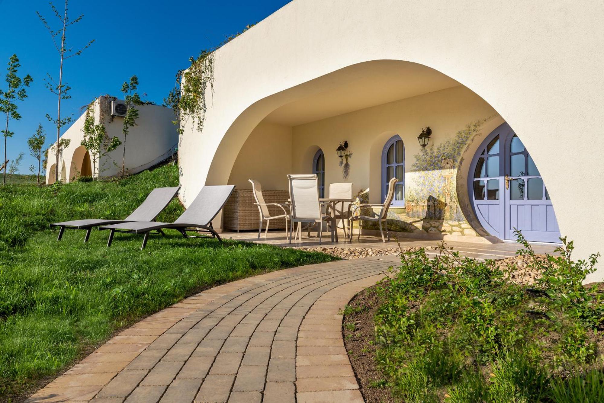 Deluxe Bungalow - Photo 2
