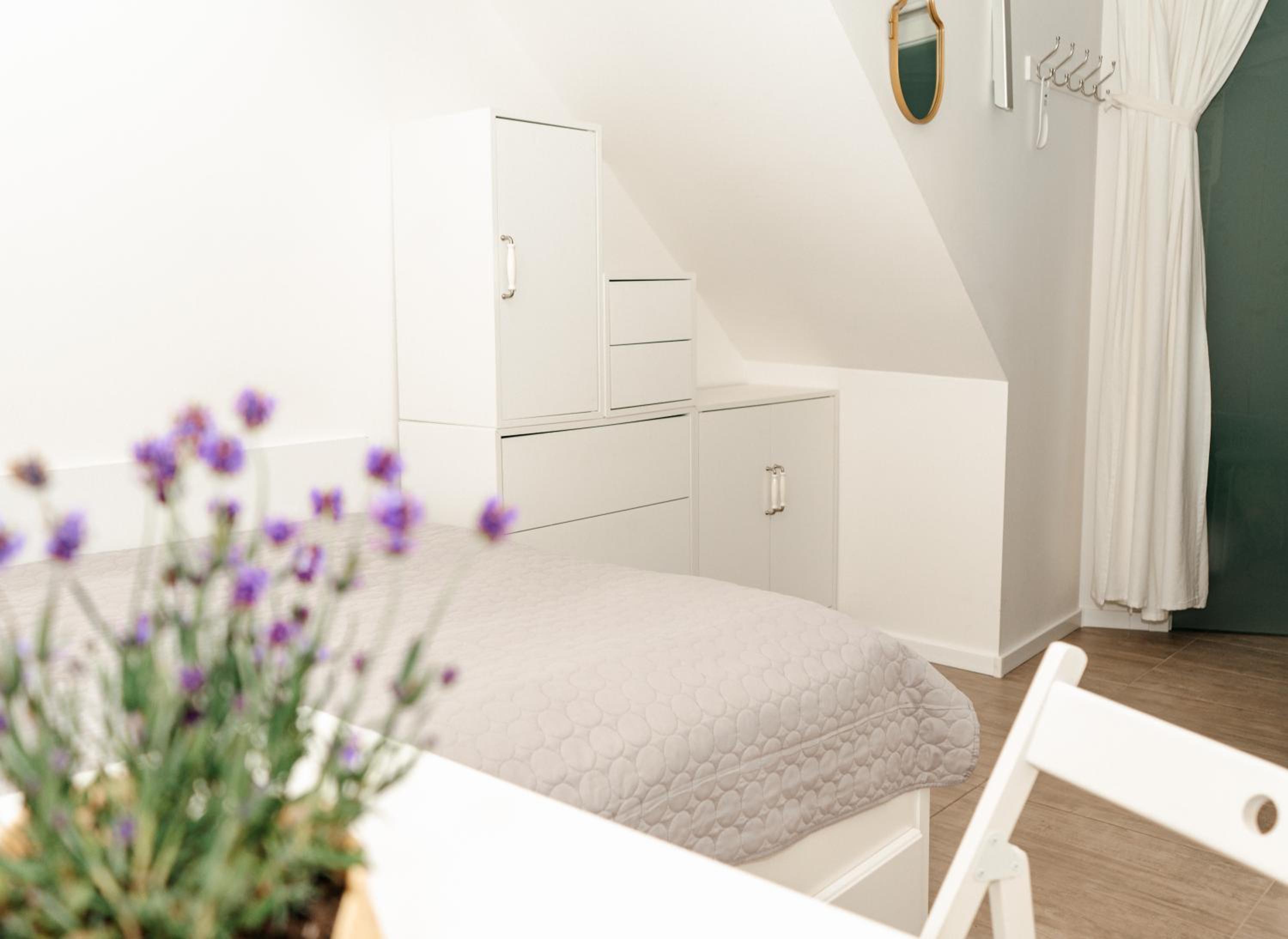 Studio Apartment - Photo 2