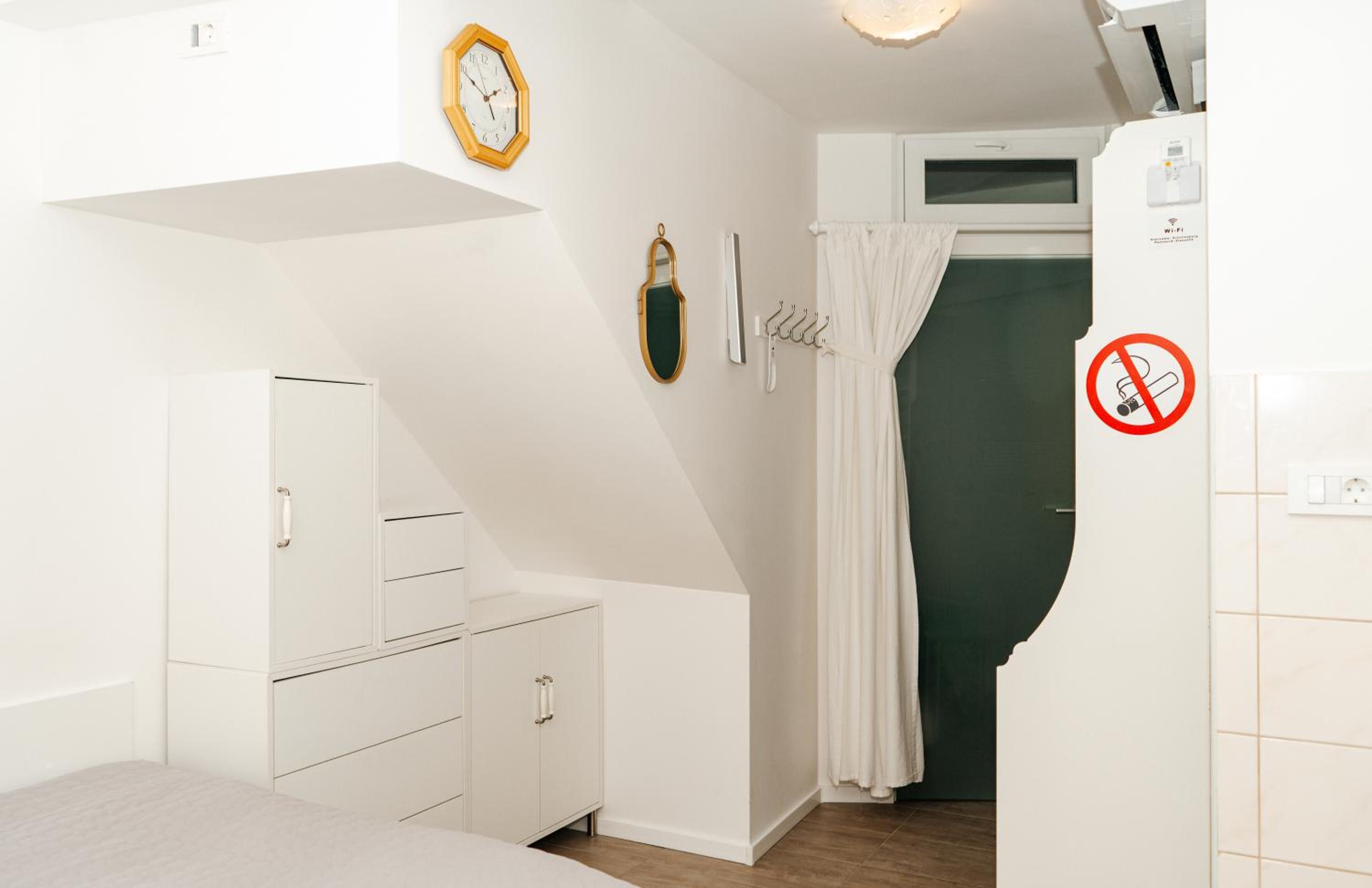 Studio Apartment - Photo 7