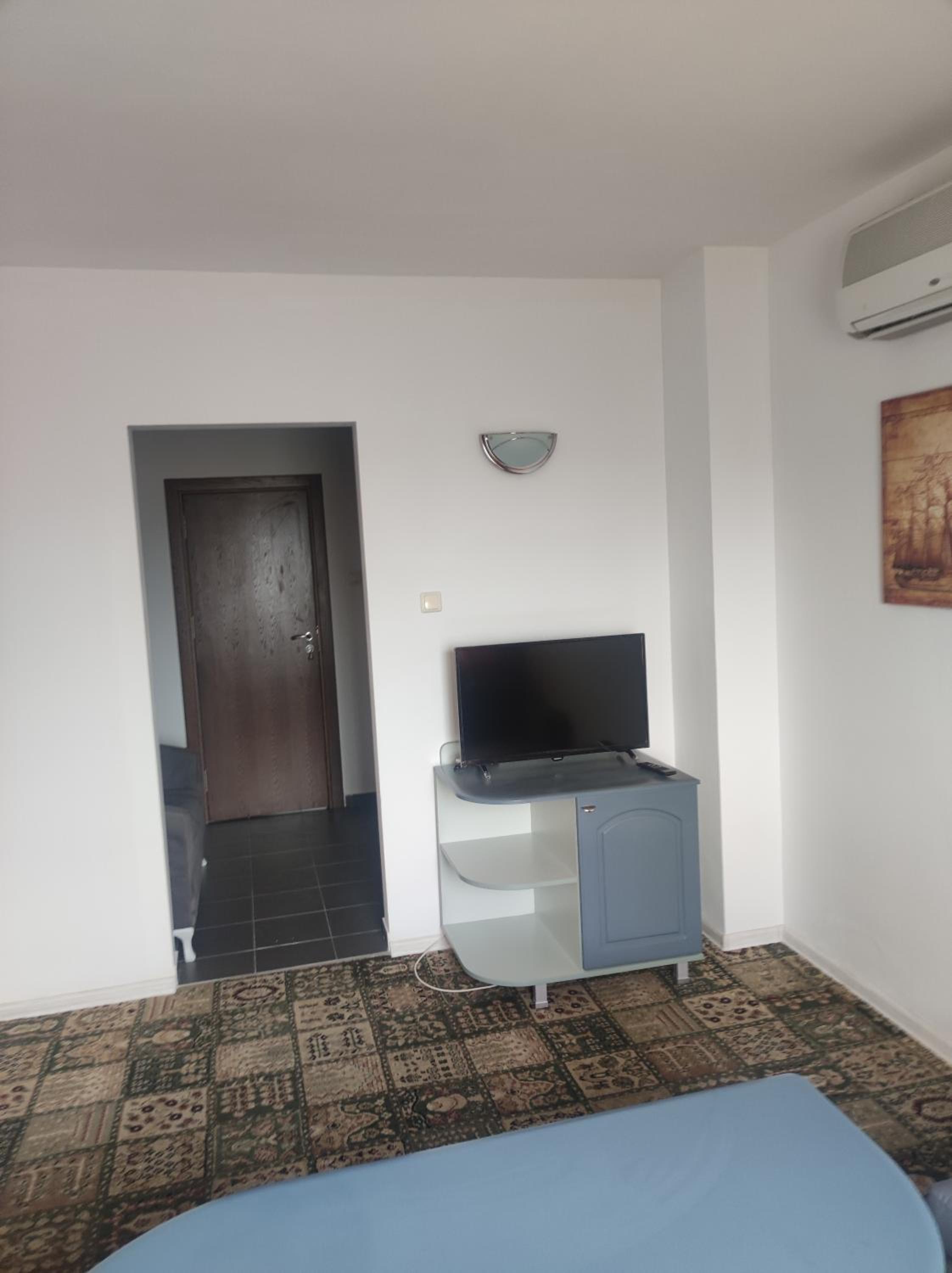 Deluxe Double Room (2 Adults + 1 Child) photo 2
