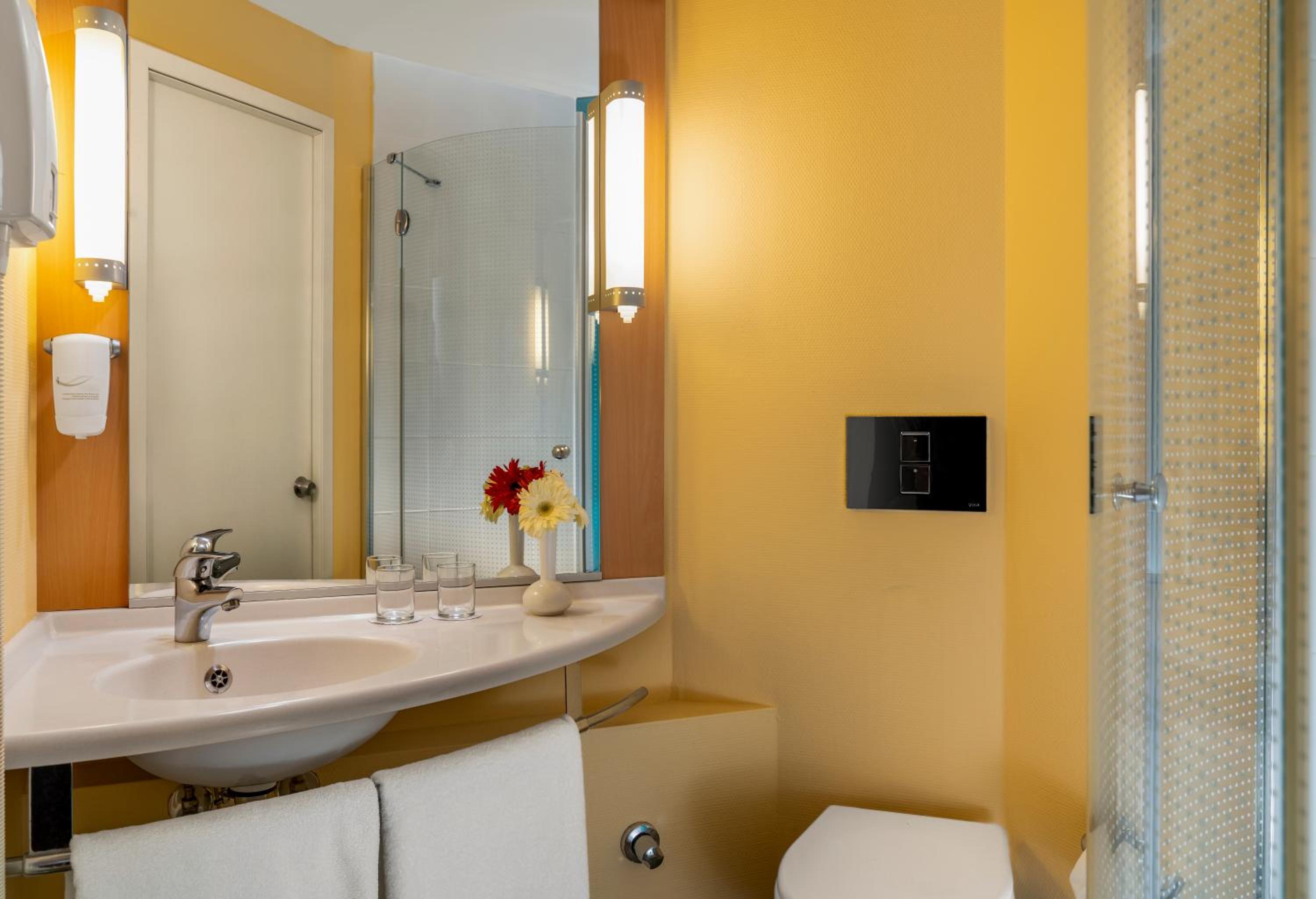 Standard Double Room - Photo 3