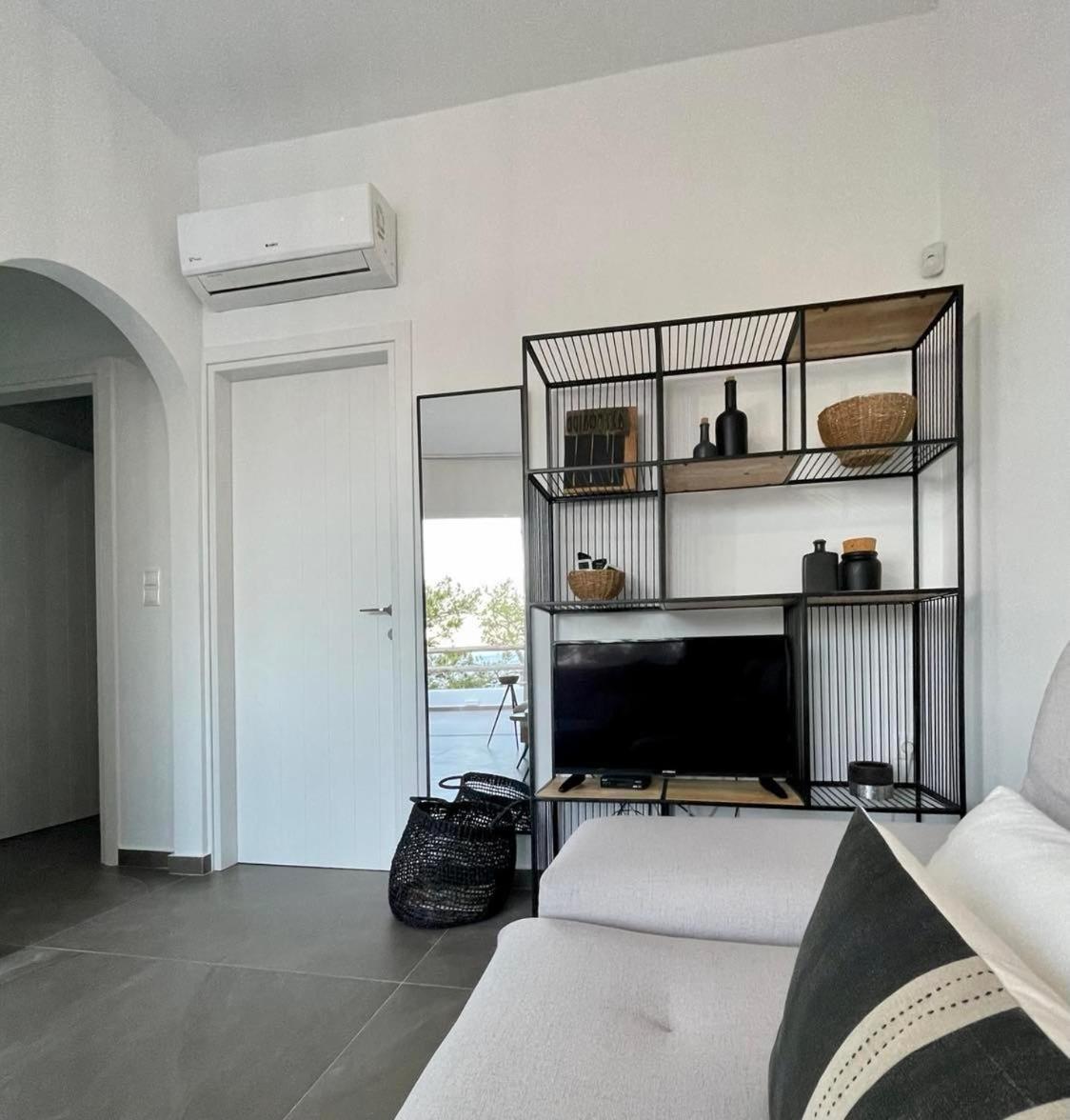 Two-Bedroom House photo 2