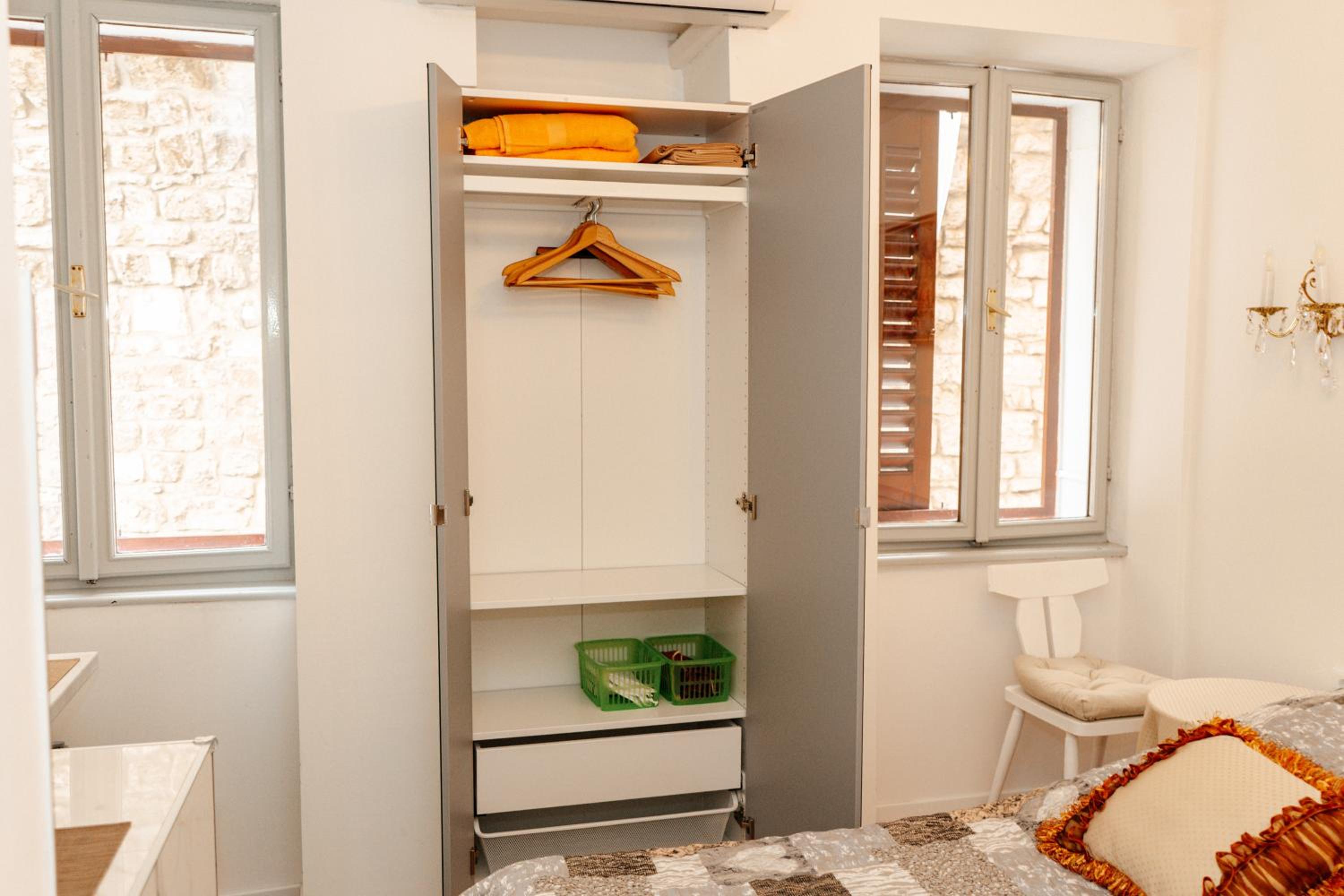 Small Double Room - Photo 8