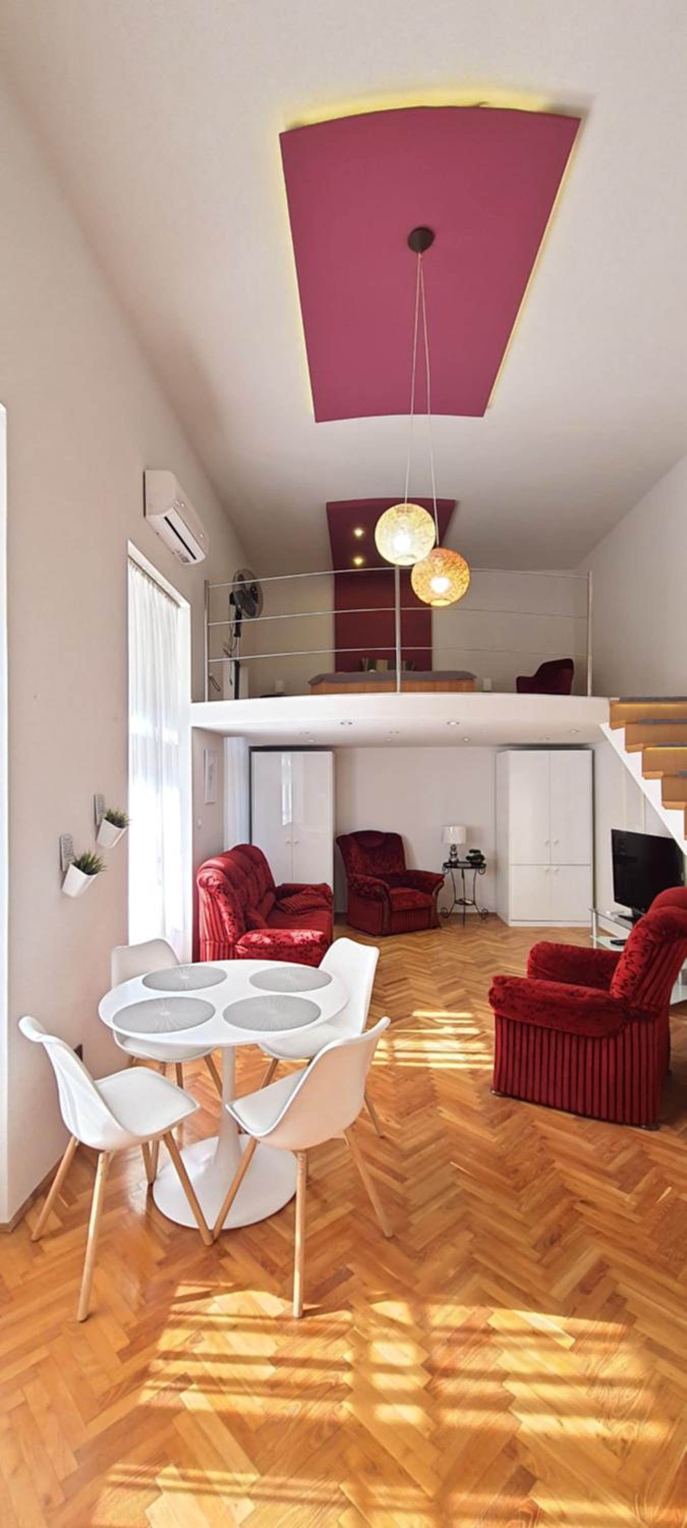 One-Bedroom Apartment - Photo 1