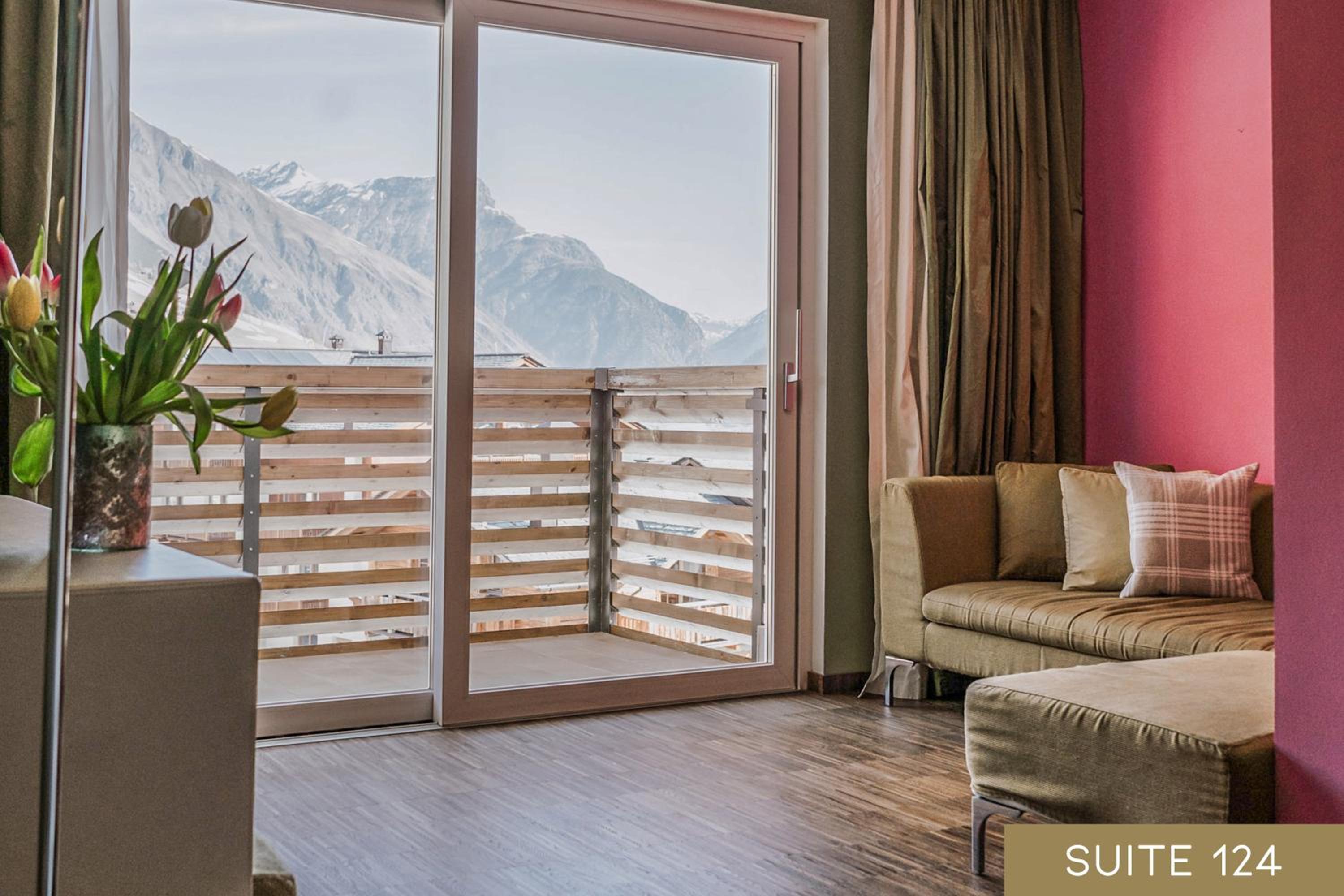 Suite with Mountain View - Photo 18