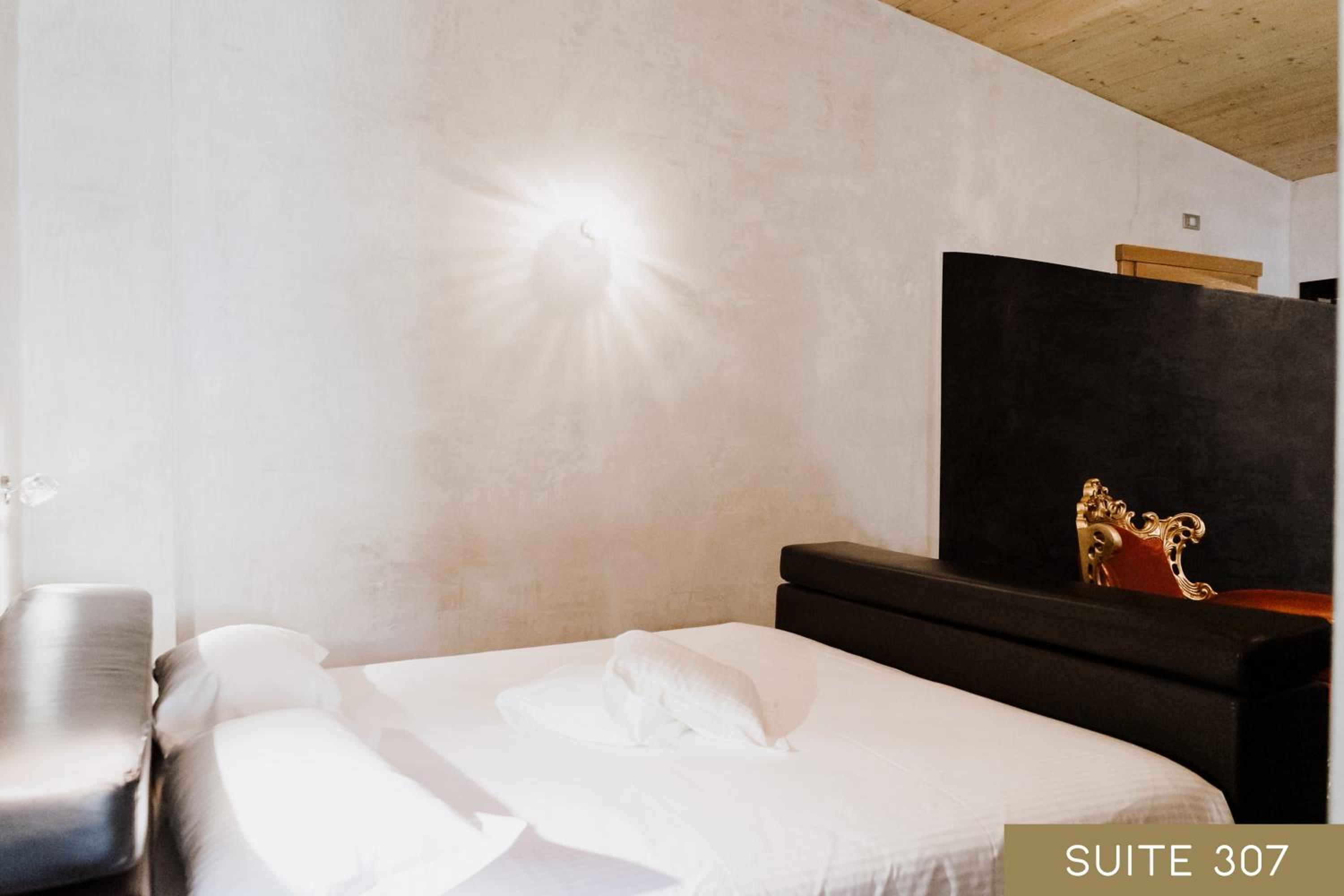 Suite with Mountain View - Photo 4