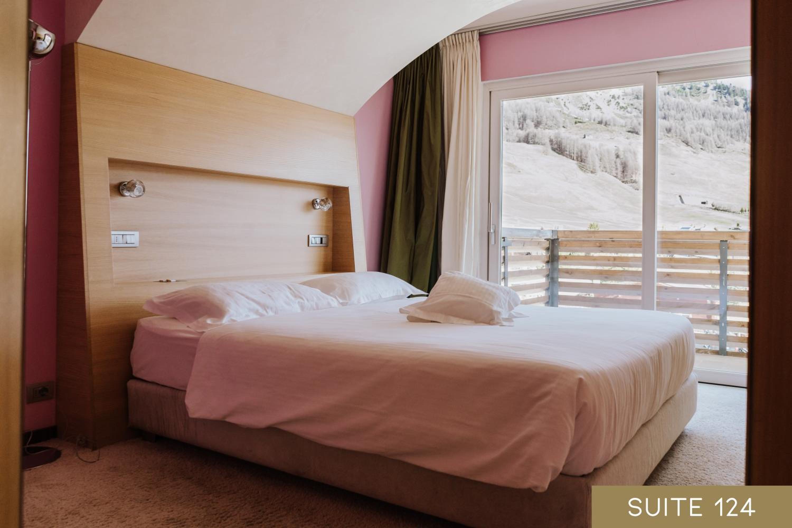 Suite with Mountain View - Photo 1