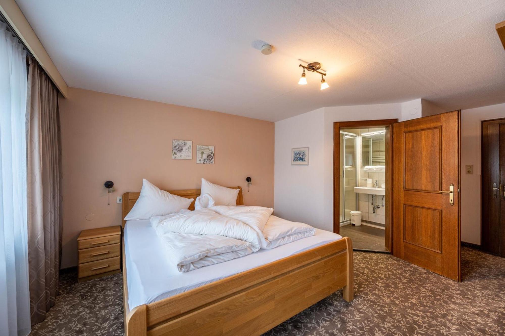 One-Bedroom Apartment with Balcony photo 3