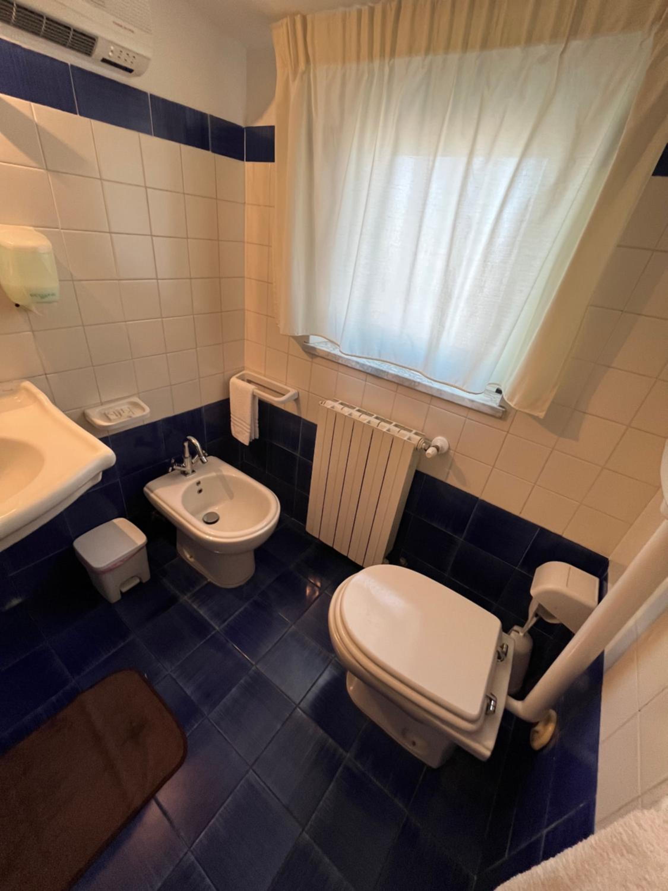 Double or Twin Room with Private External Bathroom photo 3