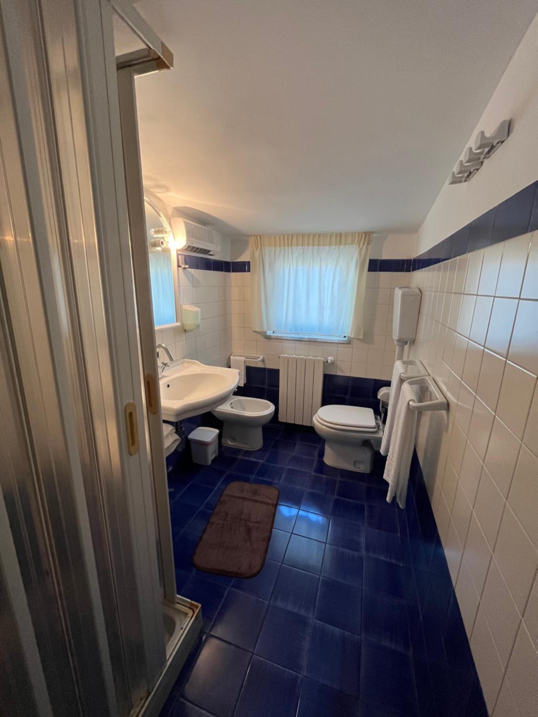 Double or Twin Room with Private External Bathroom photo 2